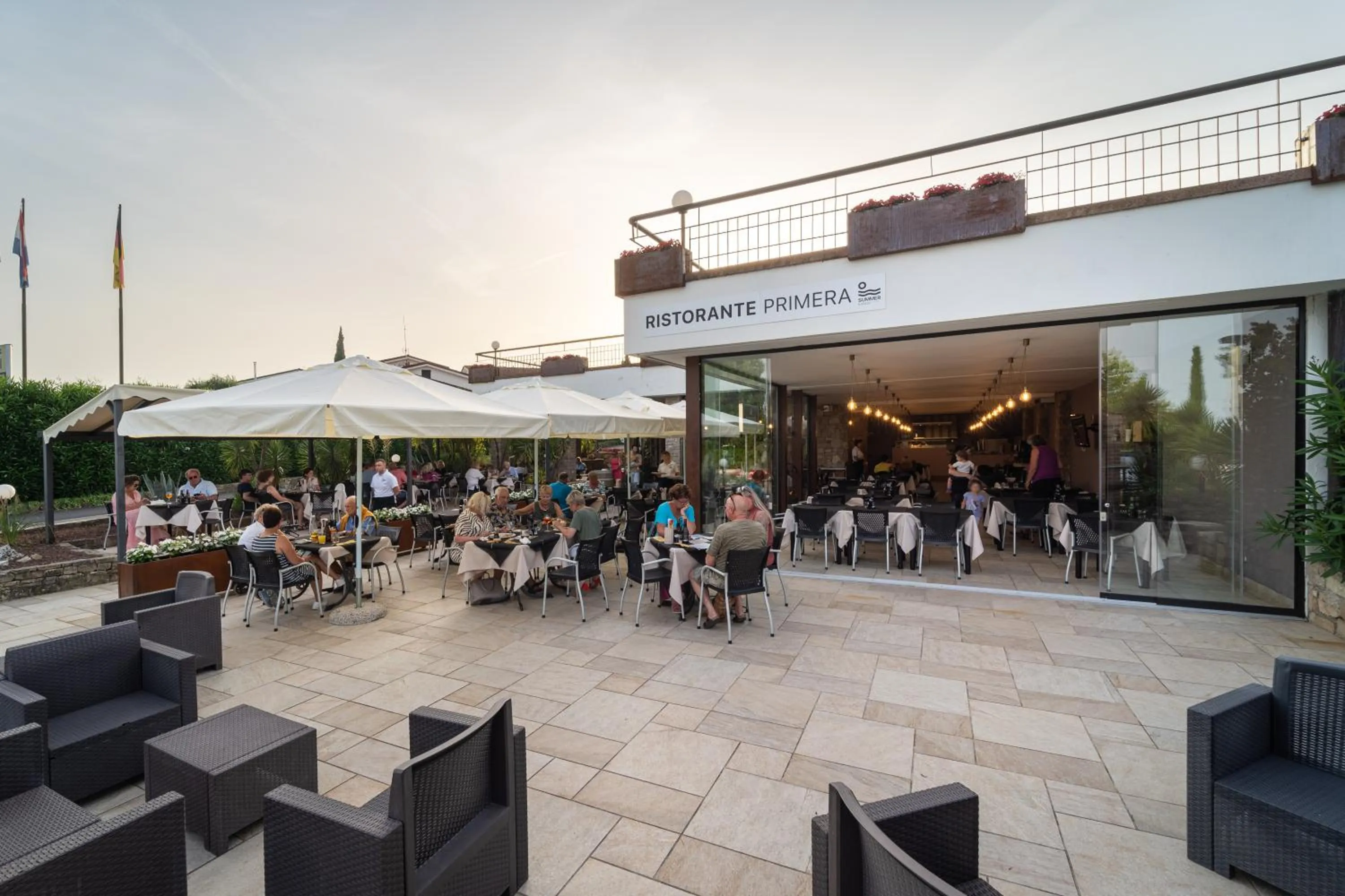 Restaurant/places to eat in Residence Primera