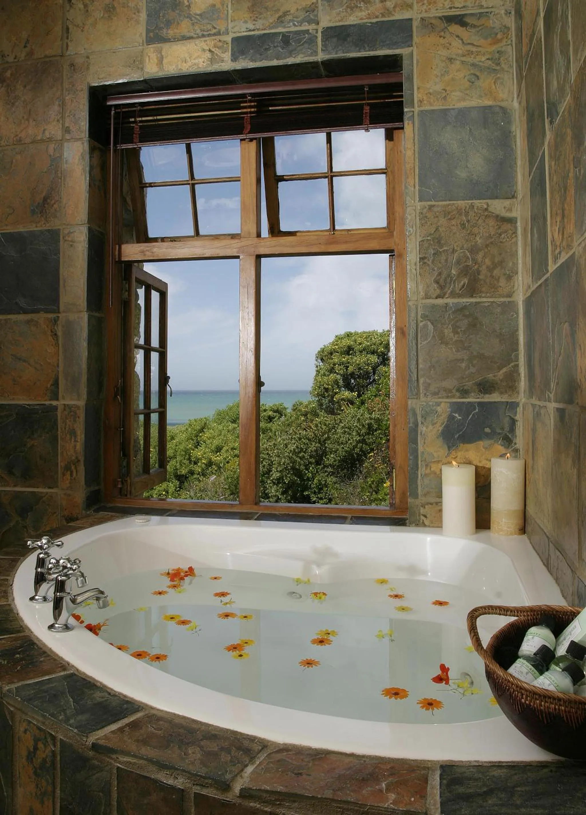 Bathroom in Agulhas Country Lodge