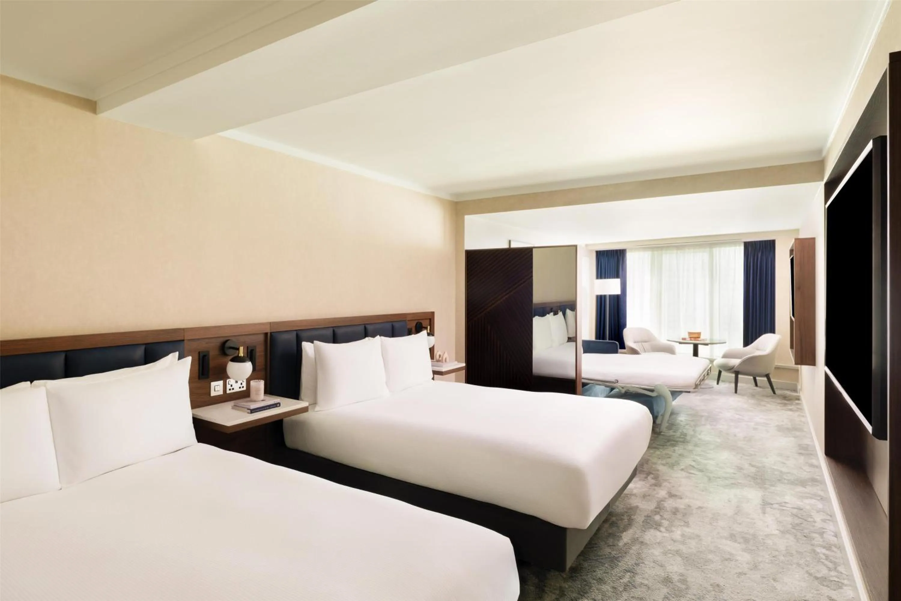 Bed in Hilton London Metropole