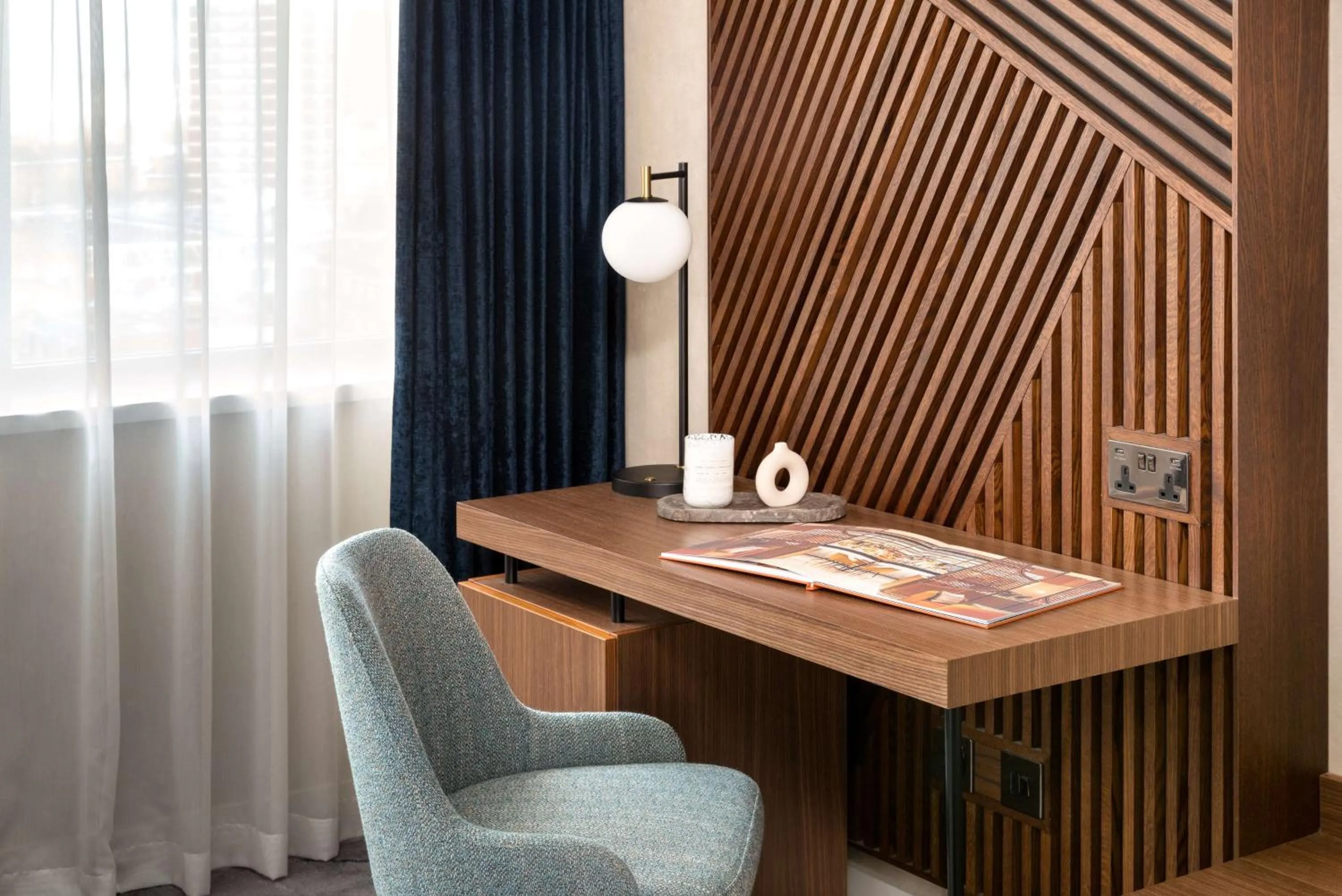 Bedroom in Hilton London Metropole