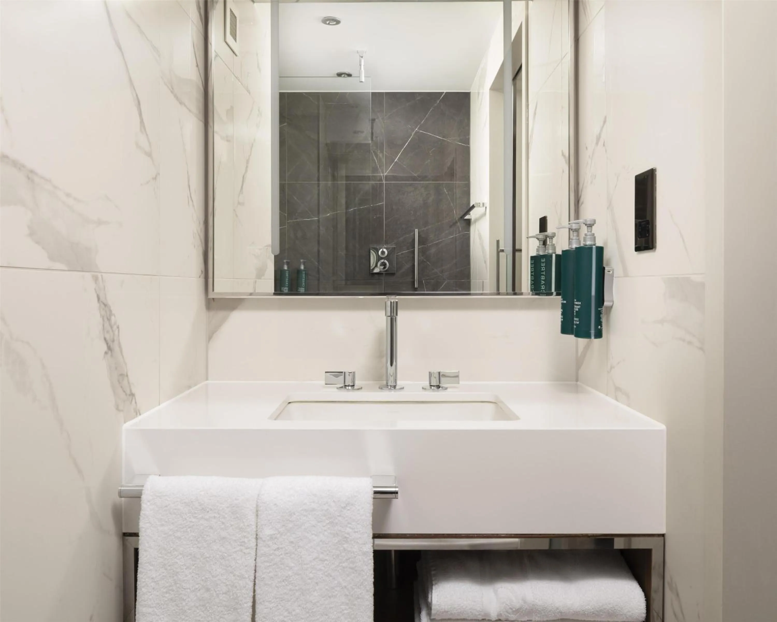 Bathroom in Hilton London Metropole