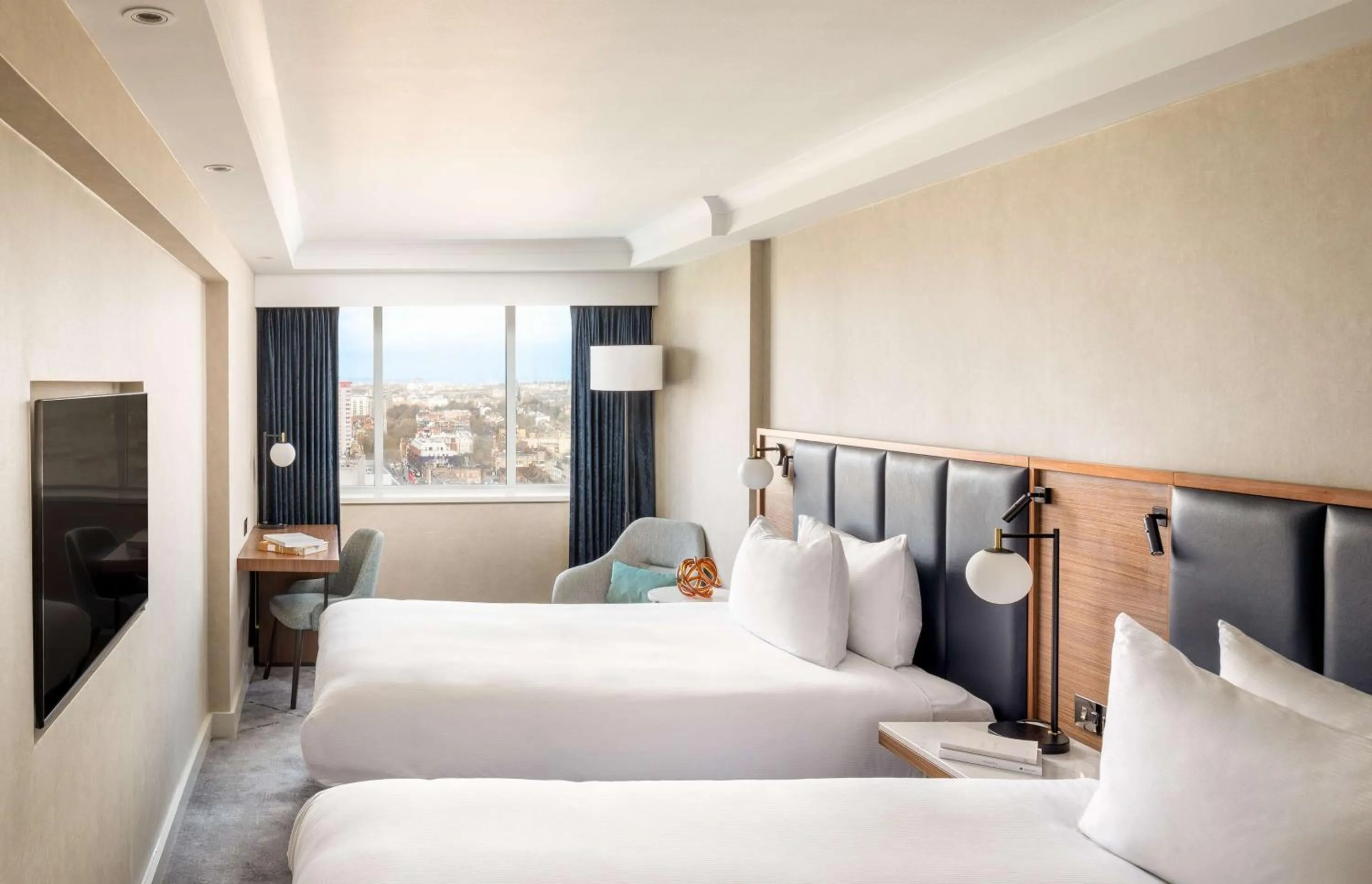 TV and multimedia, Bed in Hilton London Metropole