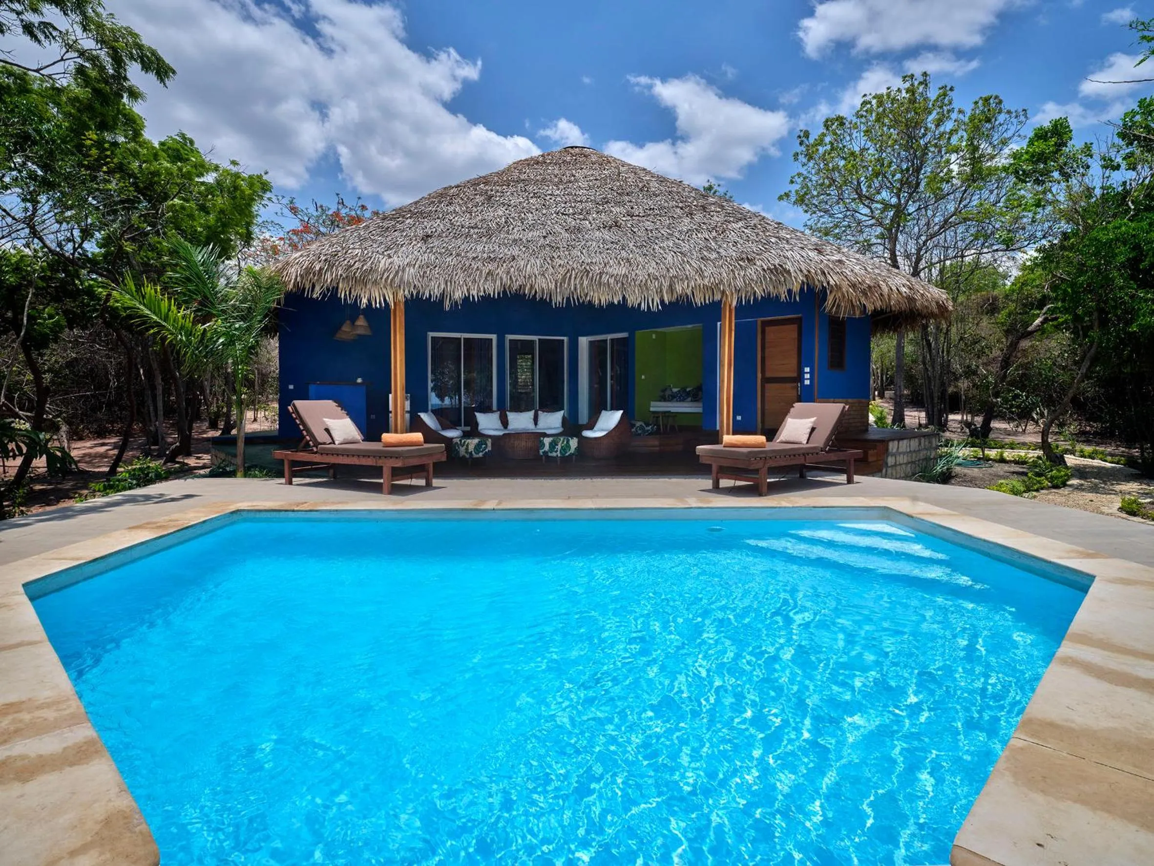 Swimming pool in Antsanitia Resort