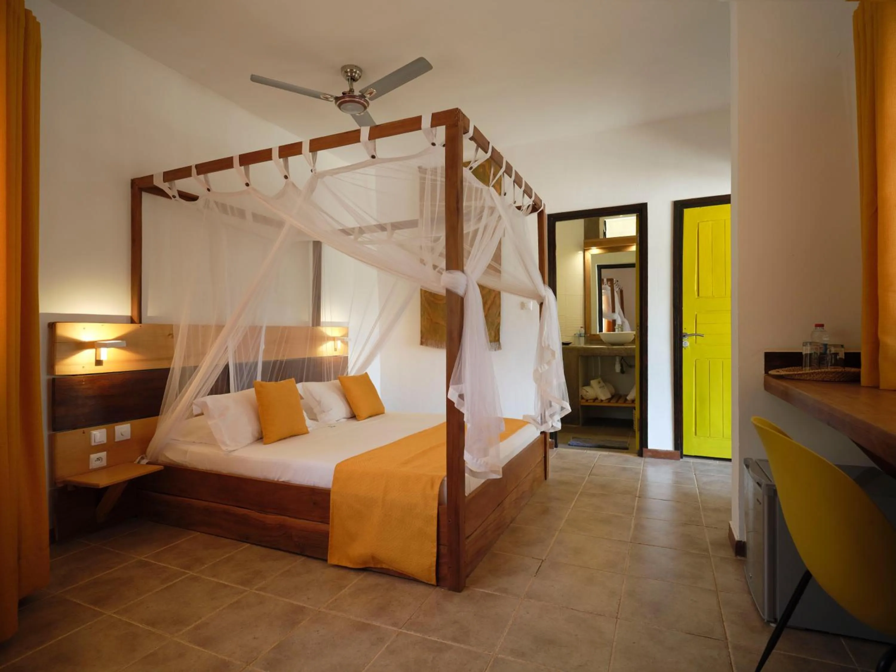 Photo of the whole room, Bed in Antsanitia Resort