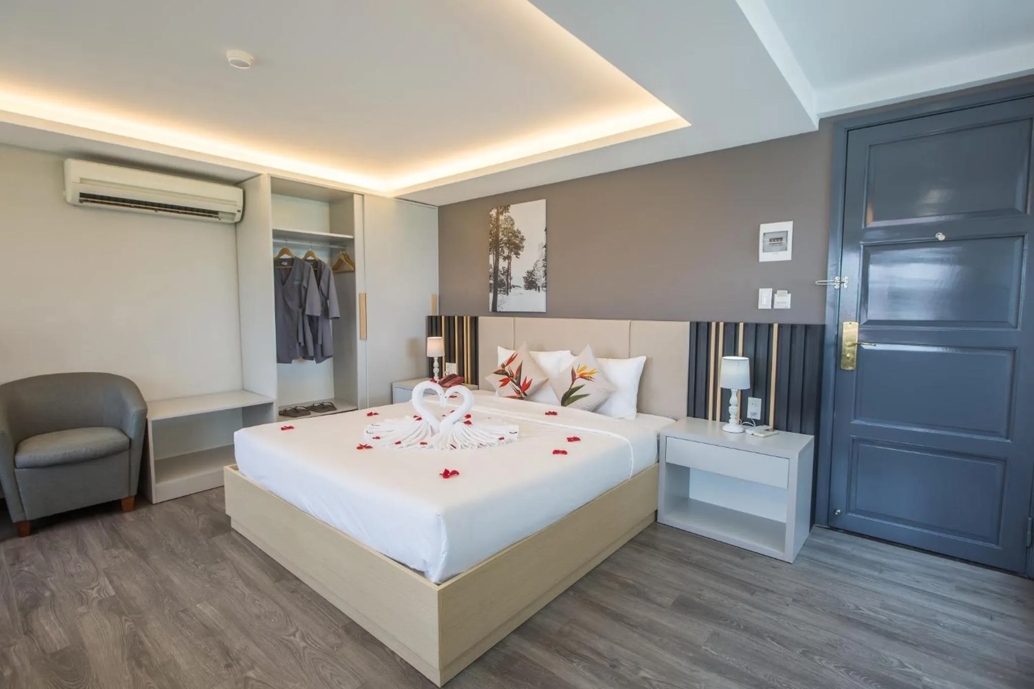 Bed in Binh Duong Resident Hotel