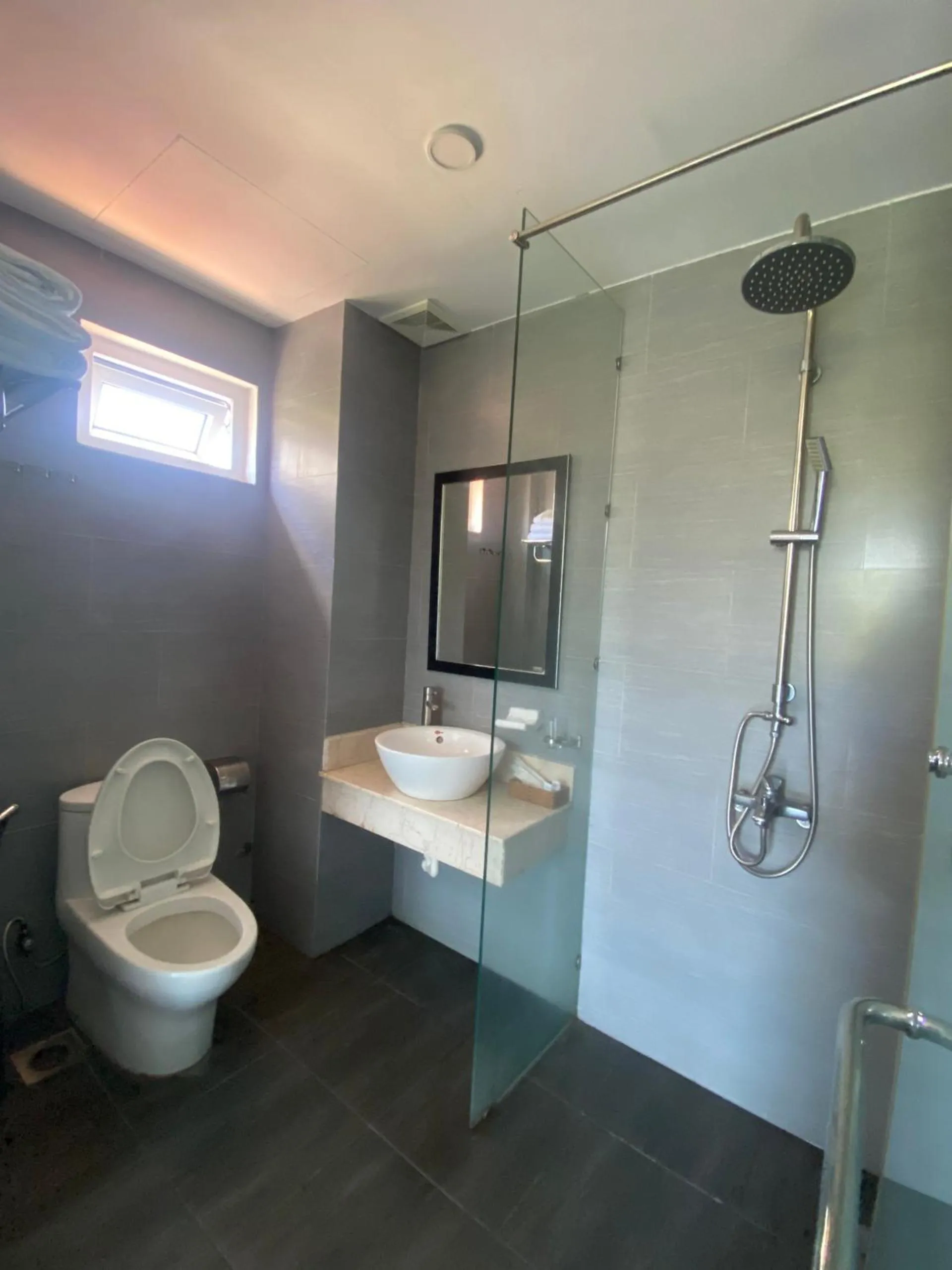 Shower in Binh Duong Resident Hotel