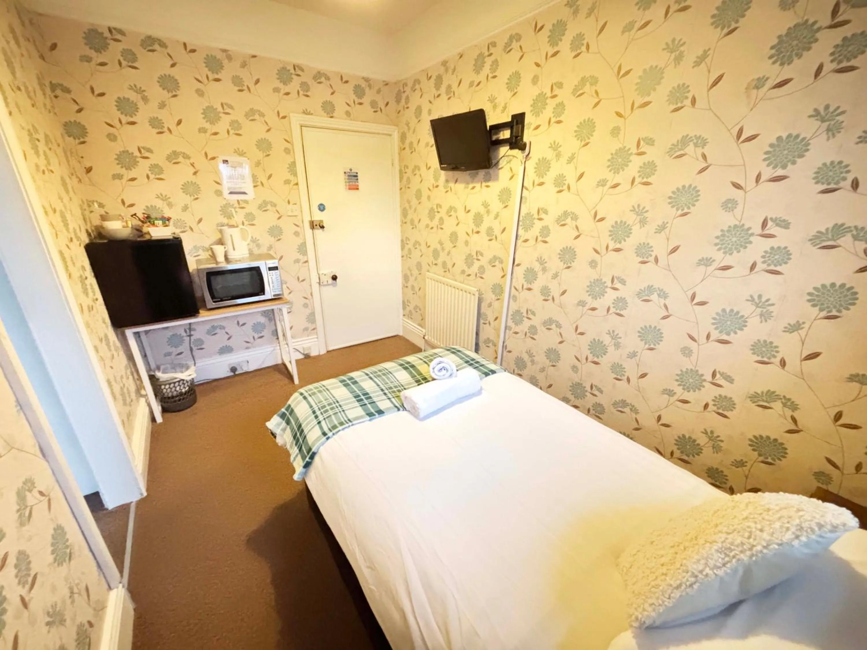 Bed in The Queens Arms Hotel Acomb