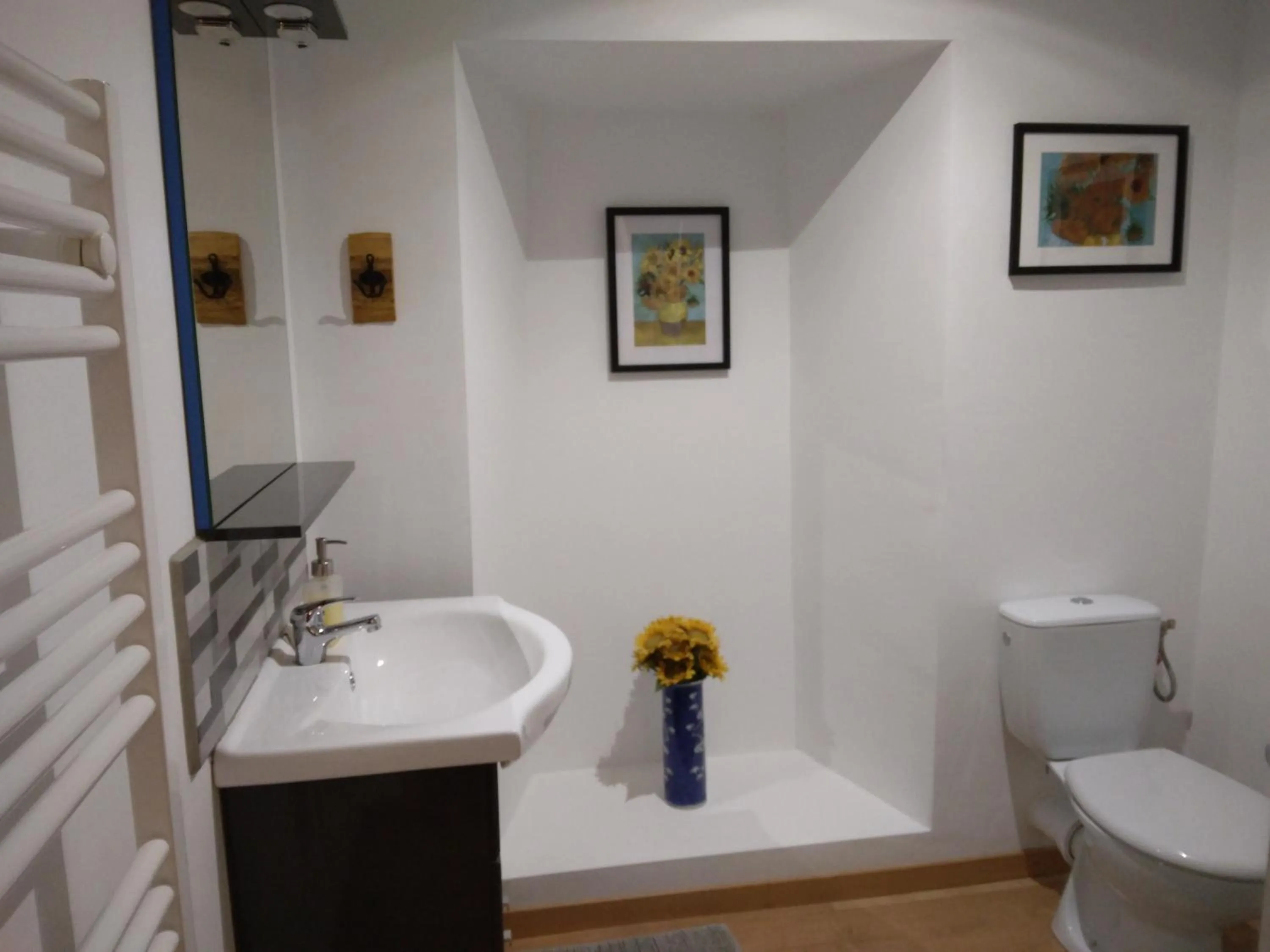 Bathroom in La Petite Houssaye