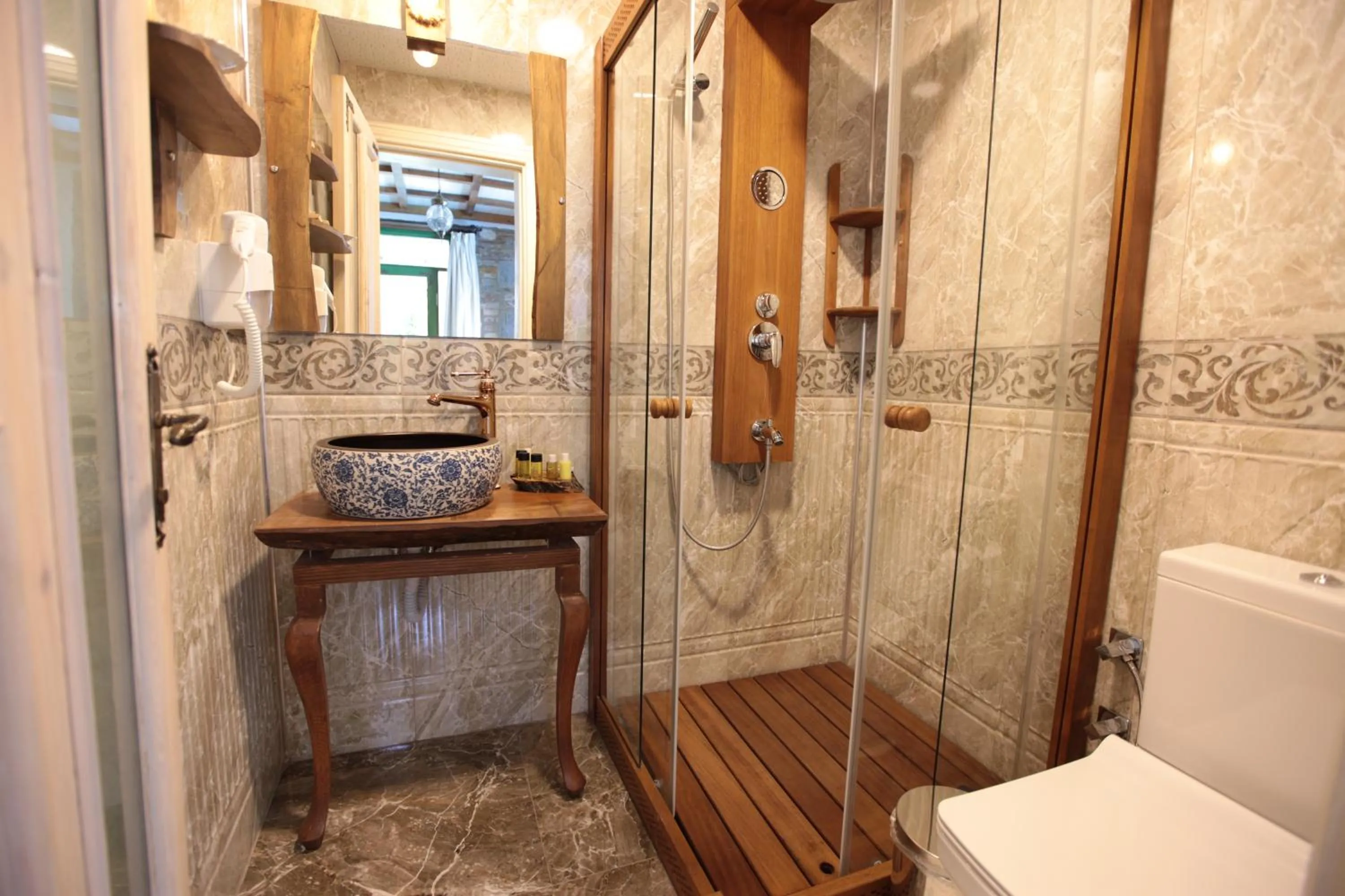 Shower in Celsus Boutique Hotel