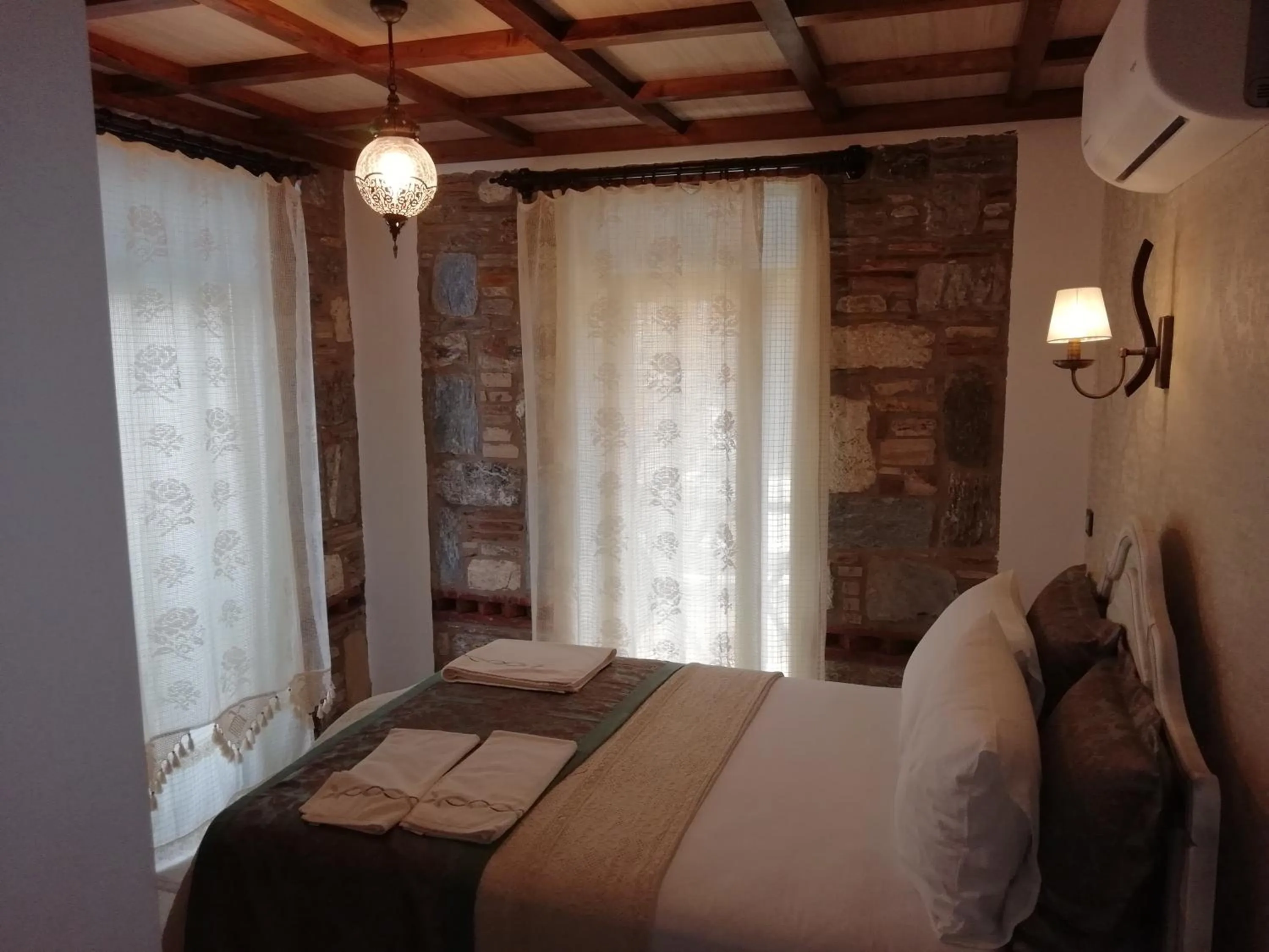 Bed in Celsus Boutique Hotel