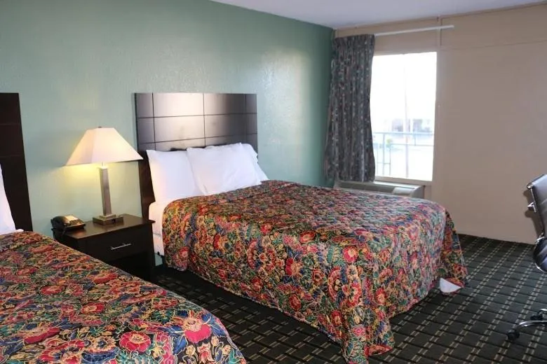 Bed in Kings Inn Civic Center/UAB