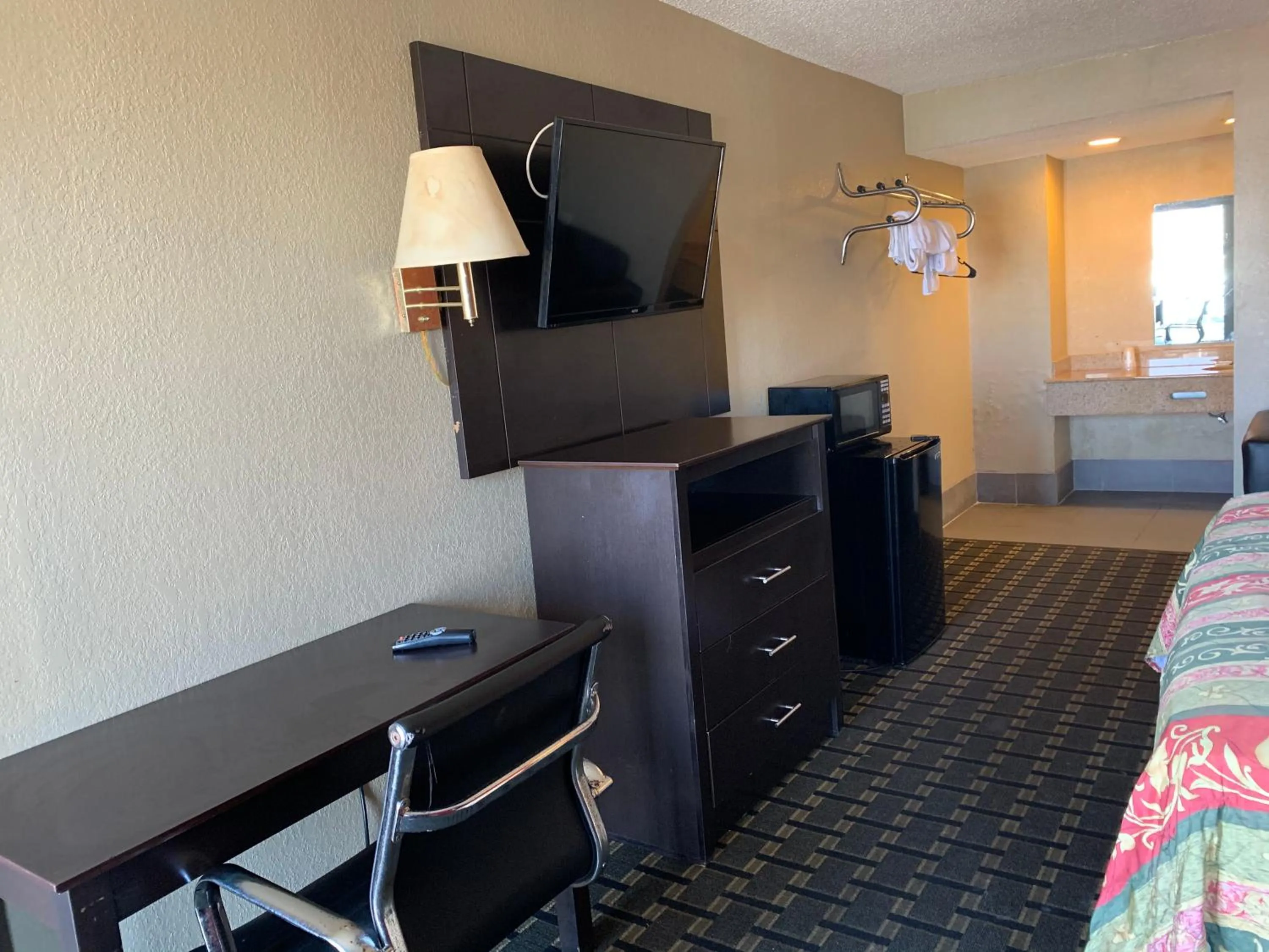 Bed in Kings Inn Civic Center/UAB