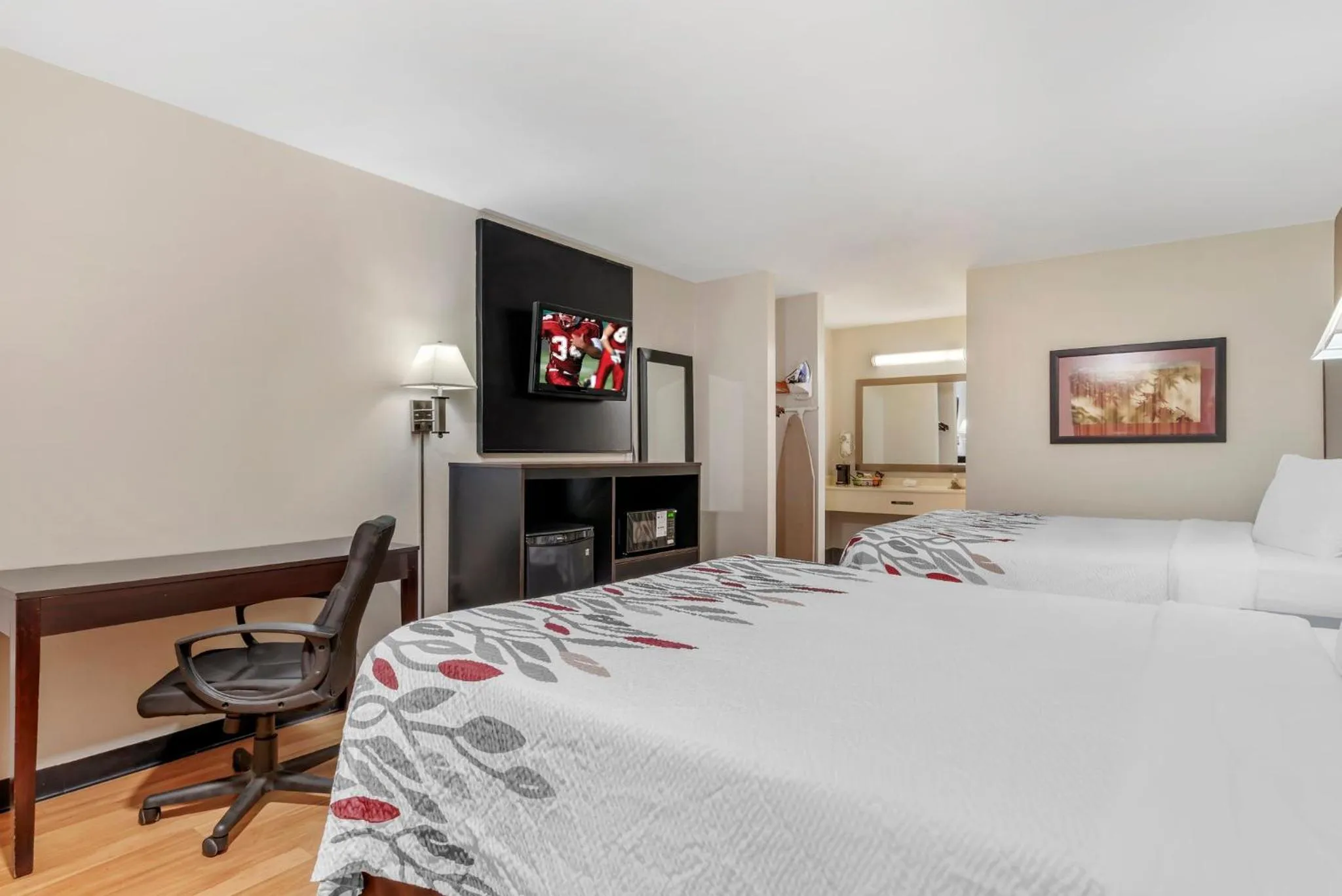 Bedroom, Bed in Red Roof Inn Atlanta - Kennesaw State University