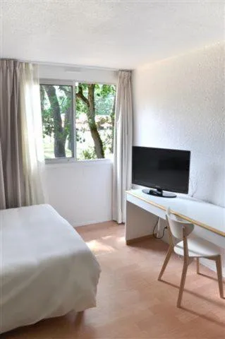 Photo of the whole room, Bed in Lorient Résidence