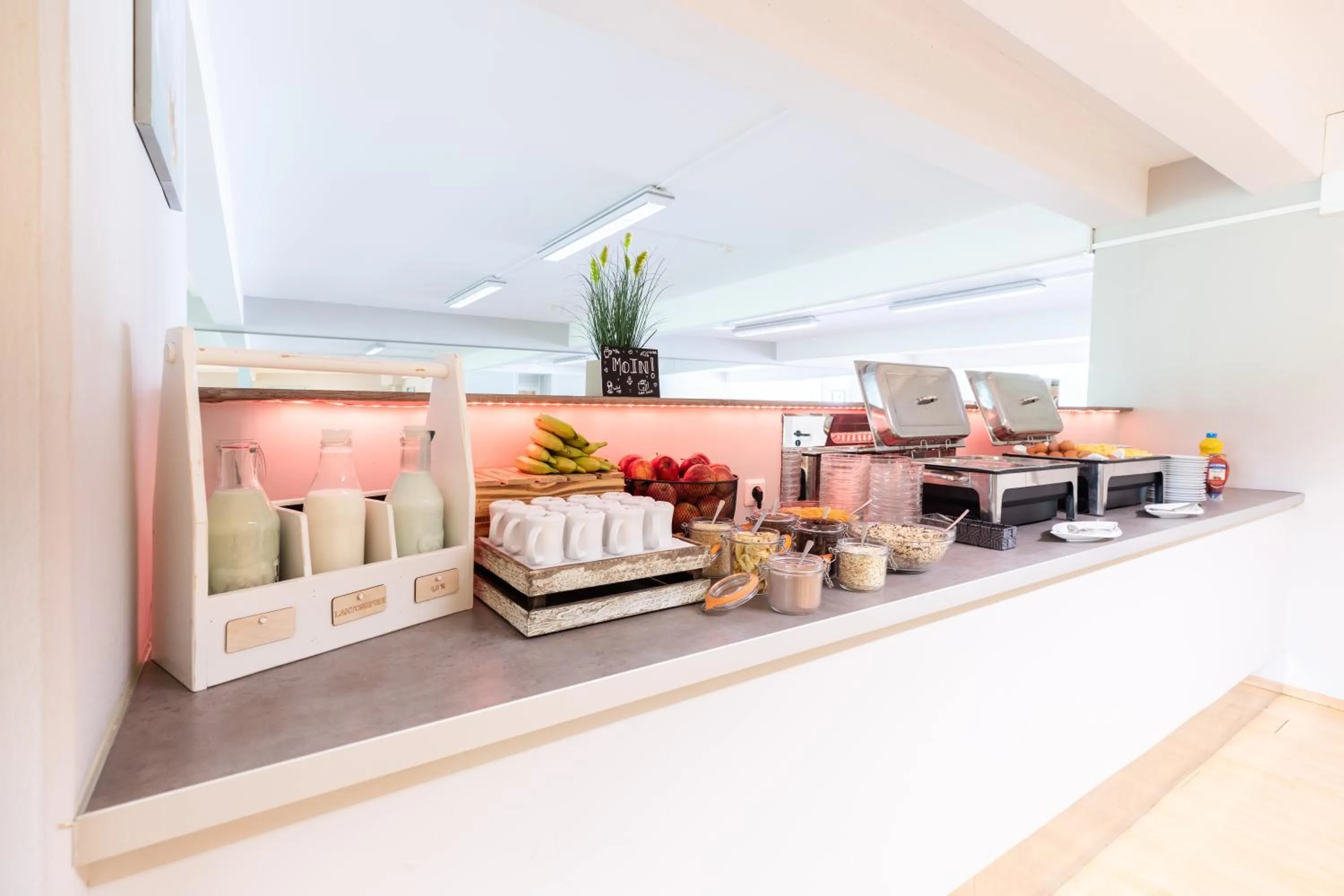 Food and drinks in Hotel Aviva