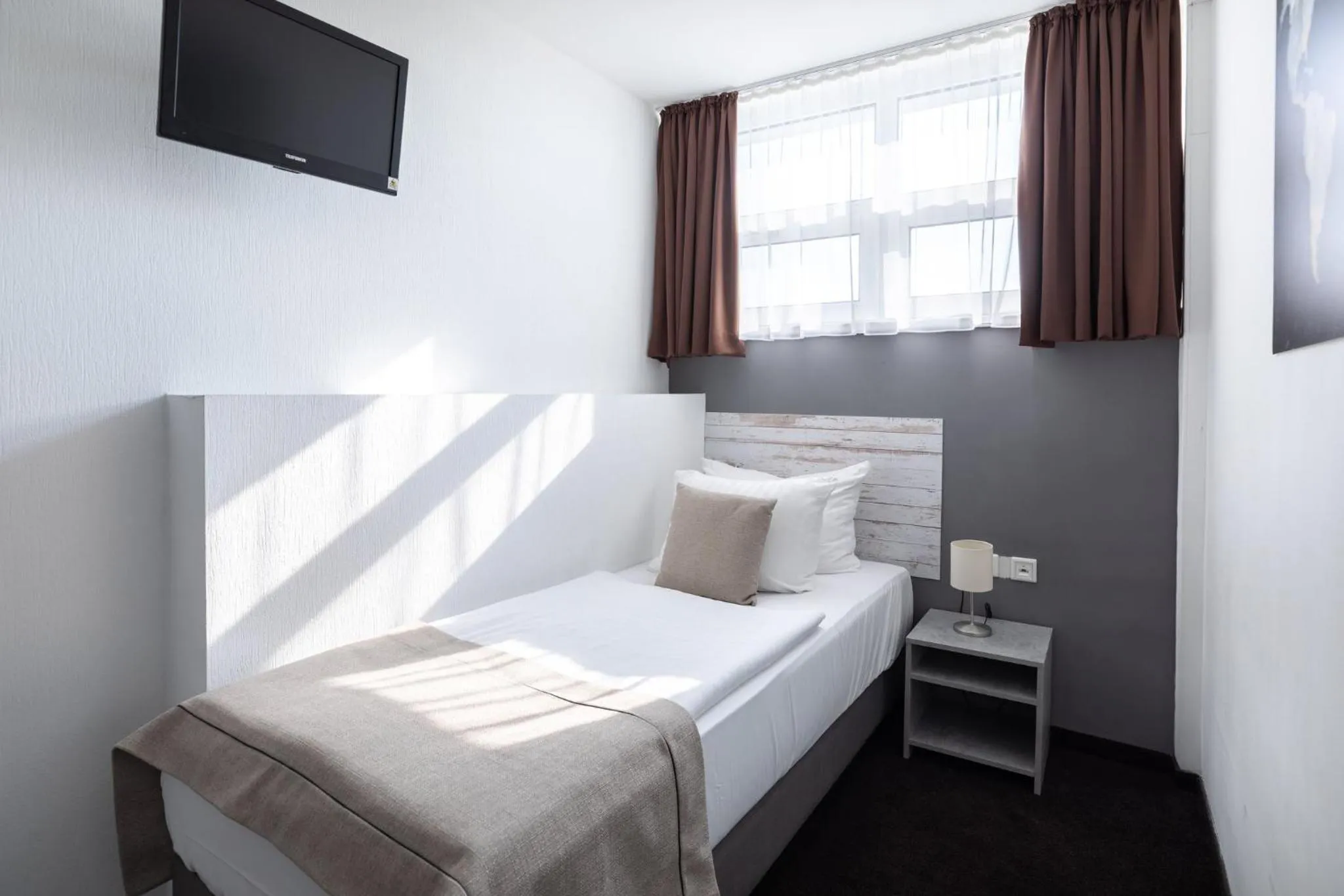 Photo of the whole room, Bed in Hotel Aviva