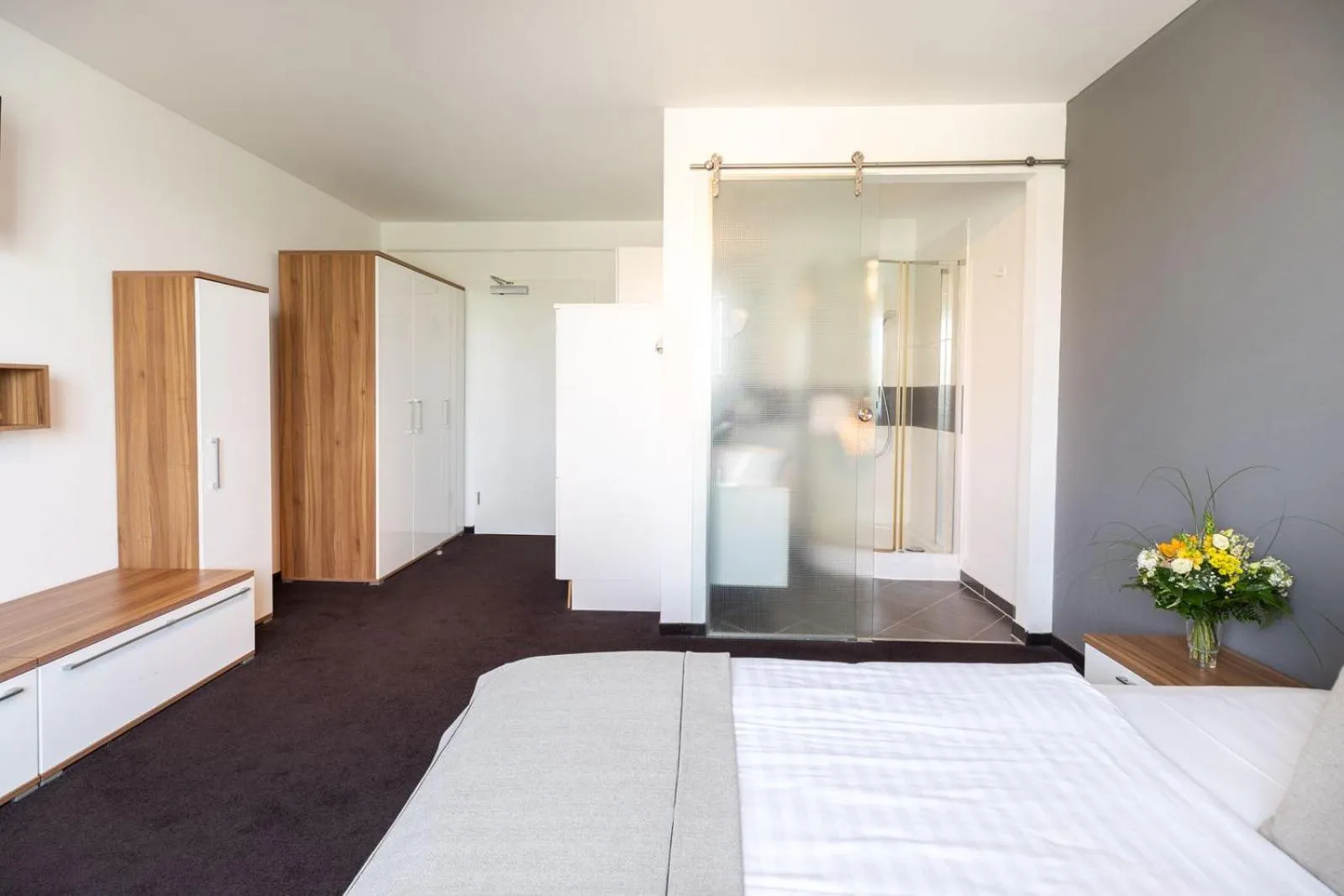 Shower, Bed in Hotel Aviva