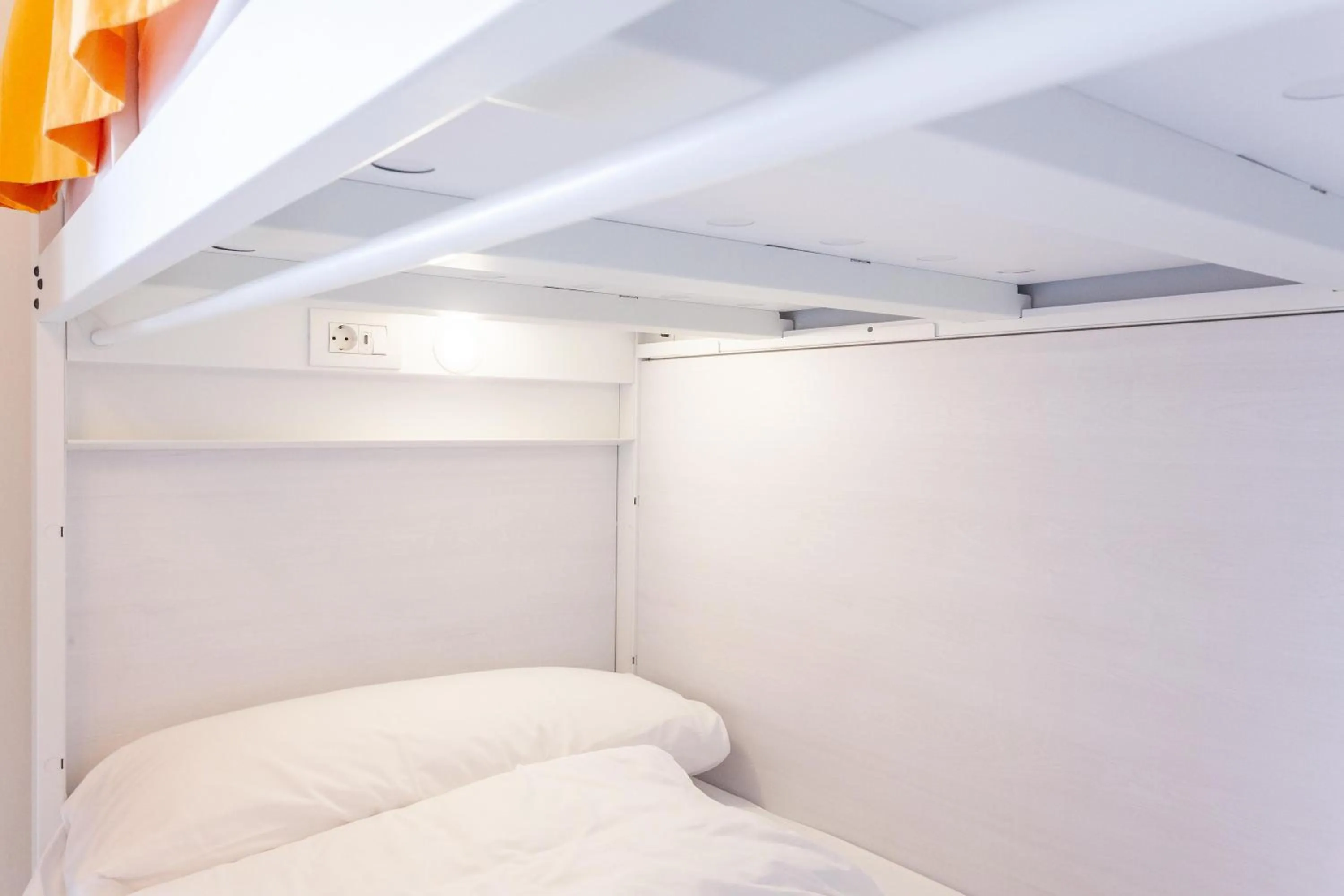 bunk bed, Bed in El Albergue de Sigüenza