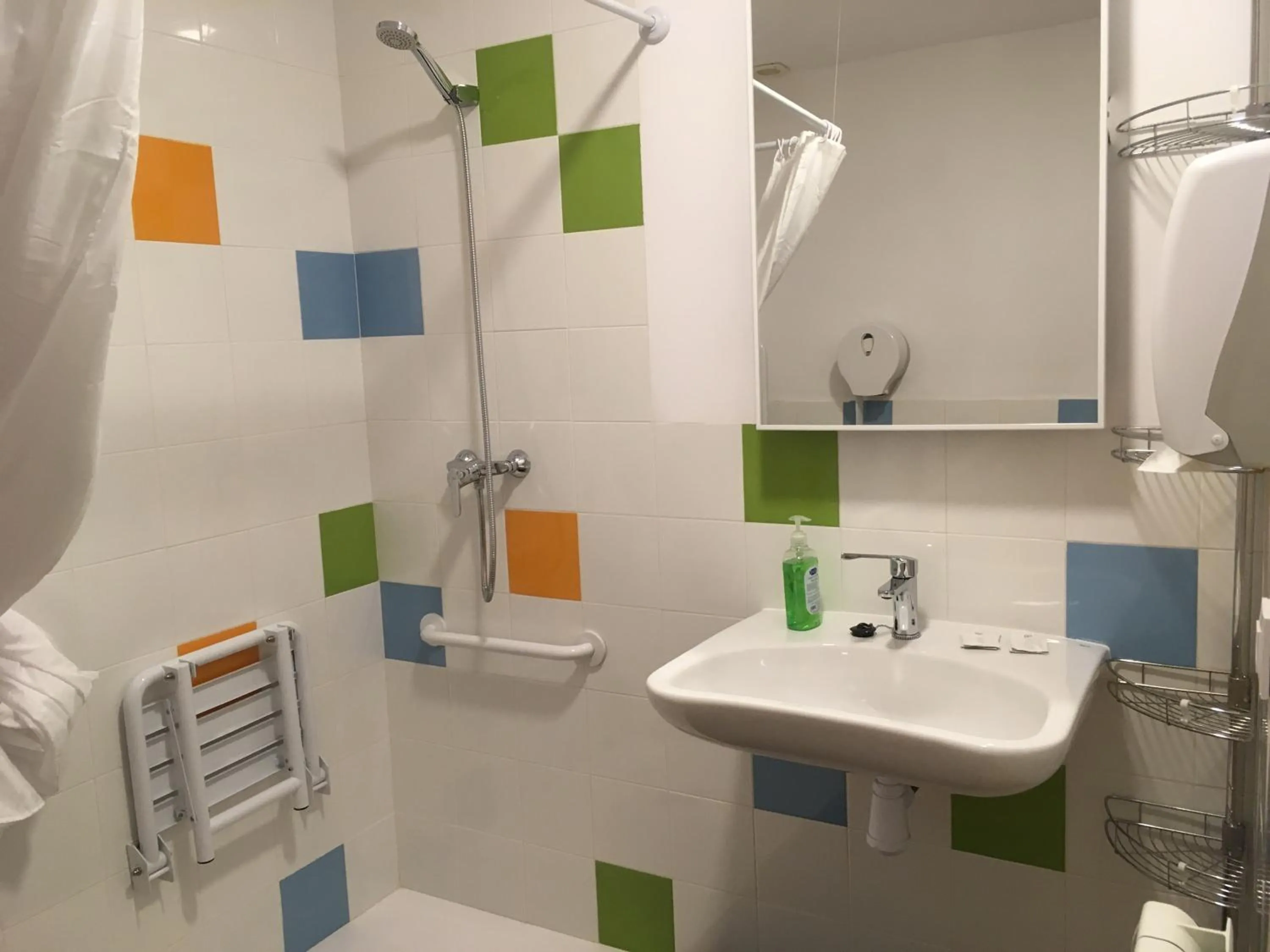 Shower in El Albergue de Sigüenza