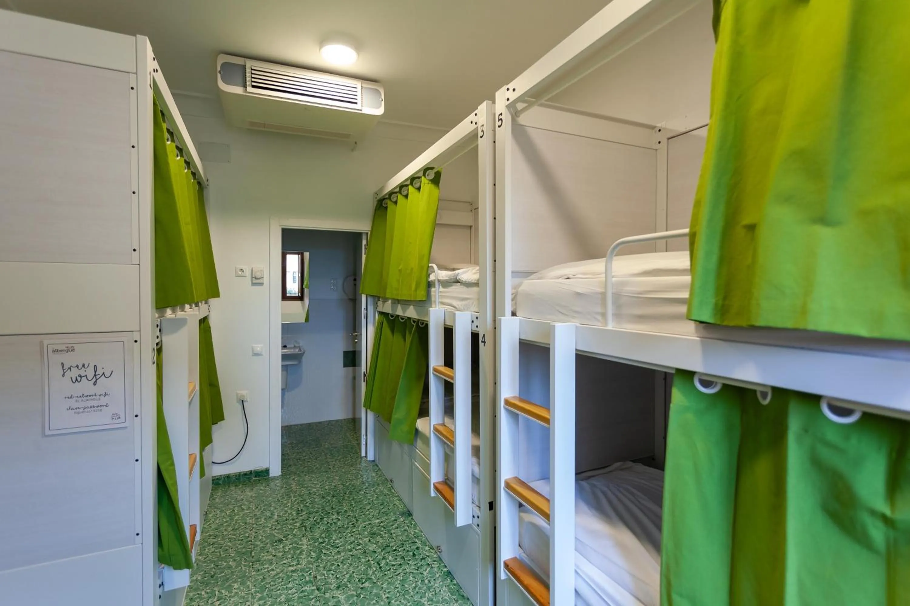 bunk bed, Bed in El Albergue de Sigüenza