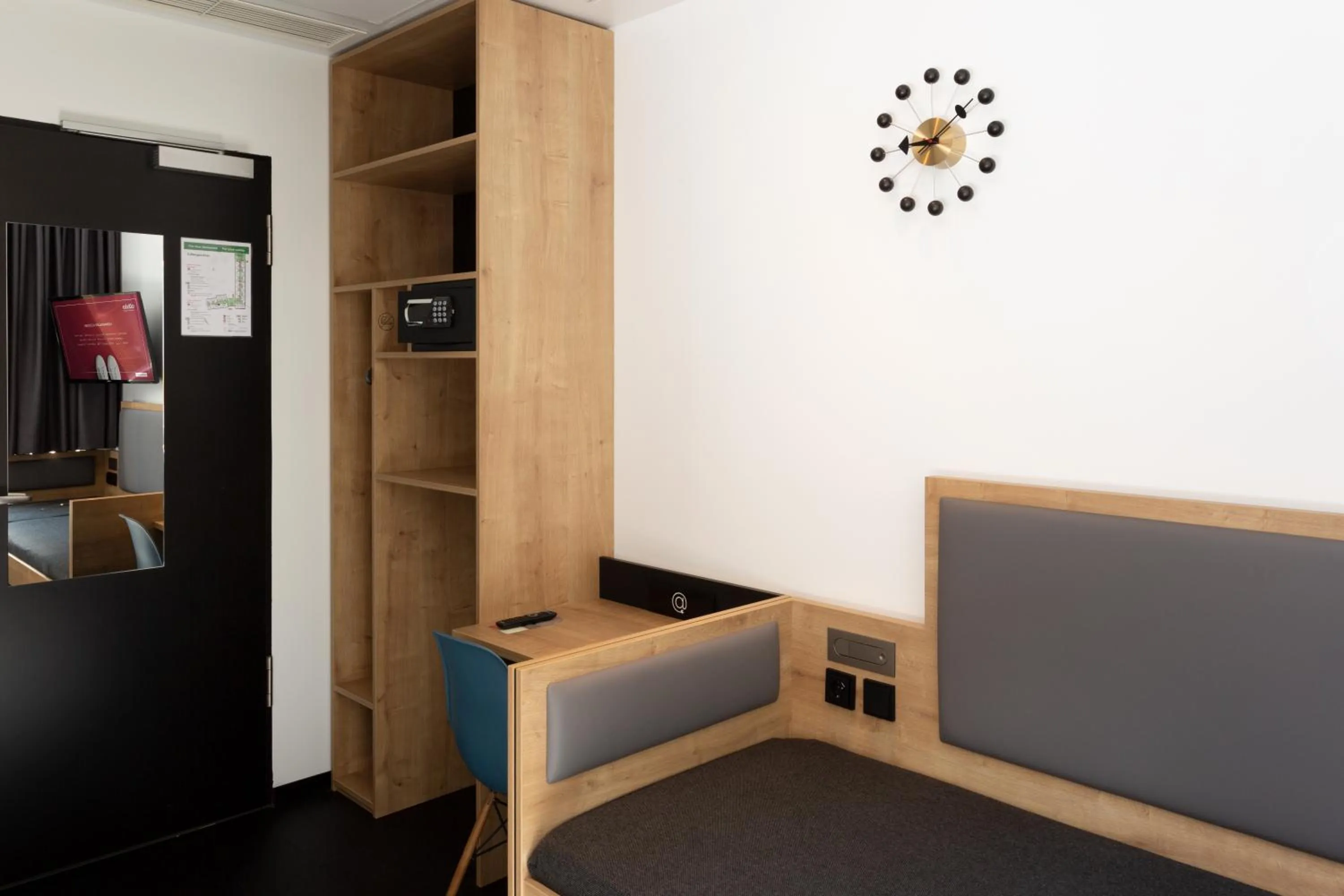 Photo of the whole room, Bed in aletto Hotel Kudamm