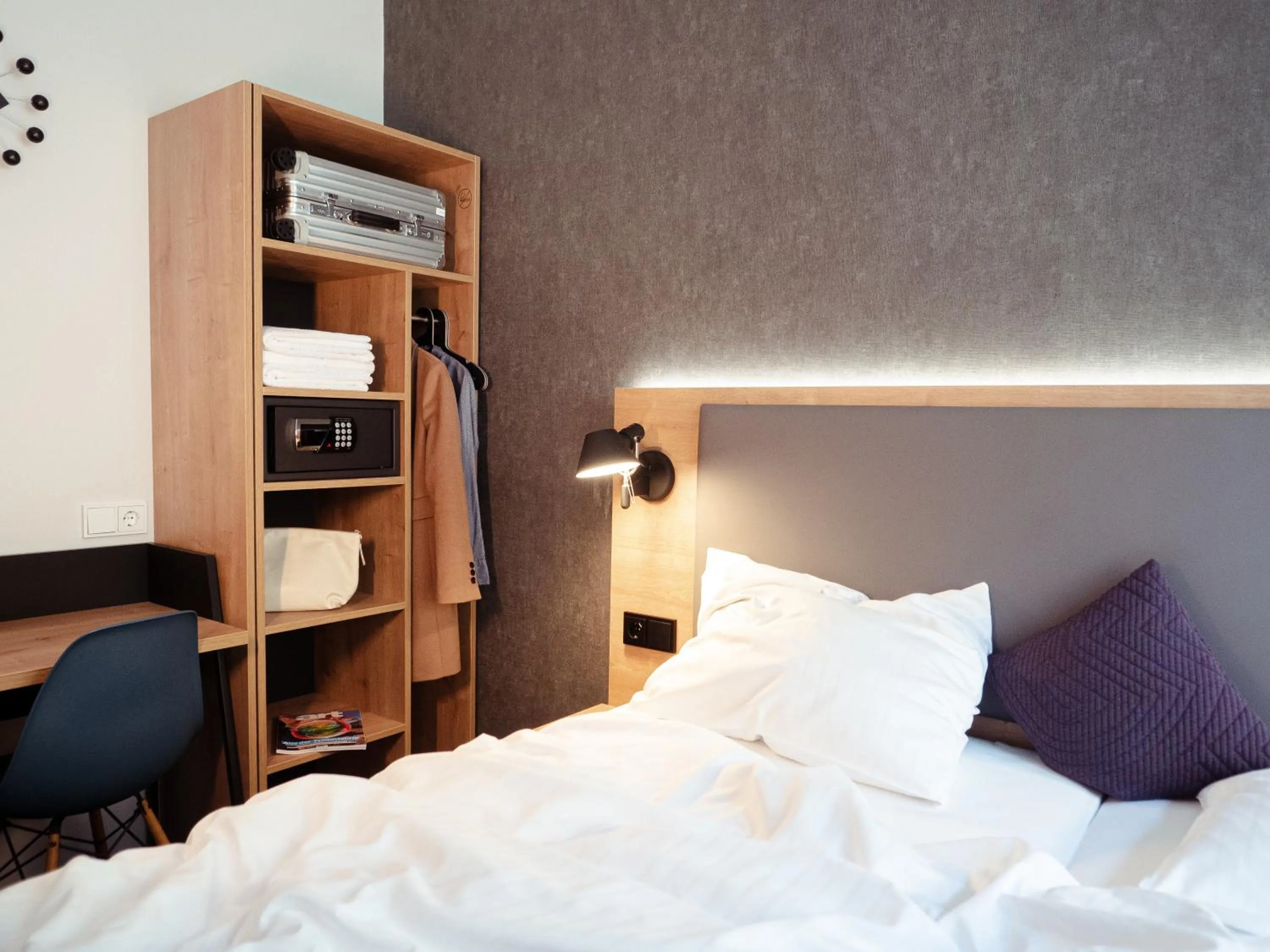 Photo of the whole room, Bed in aletto Hotel Kudamm