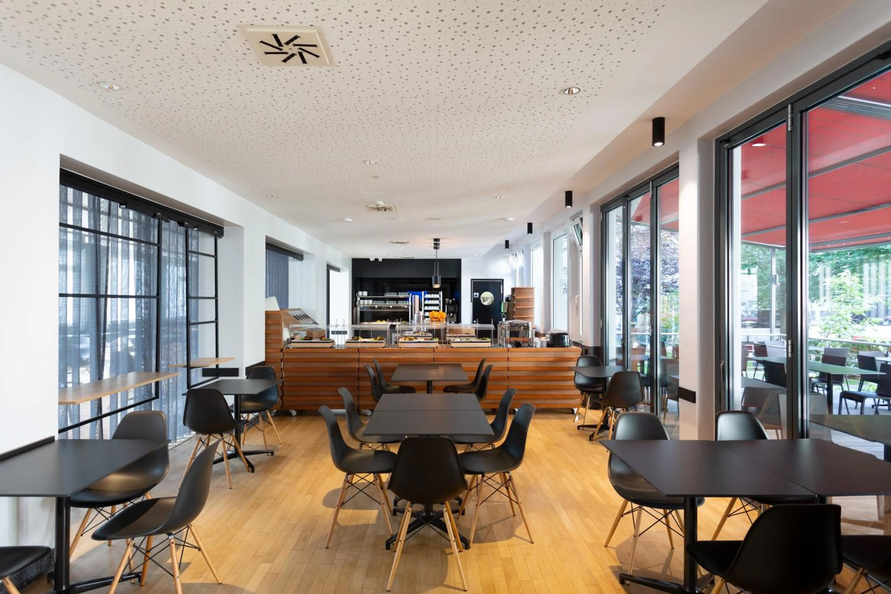 Breakfast in aletto Hotel Kudamm