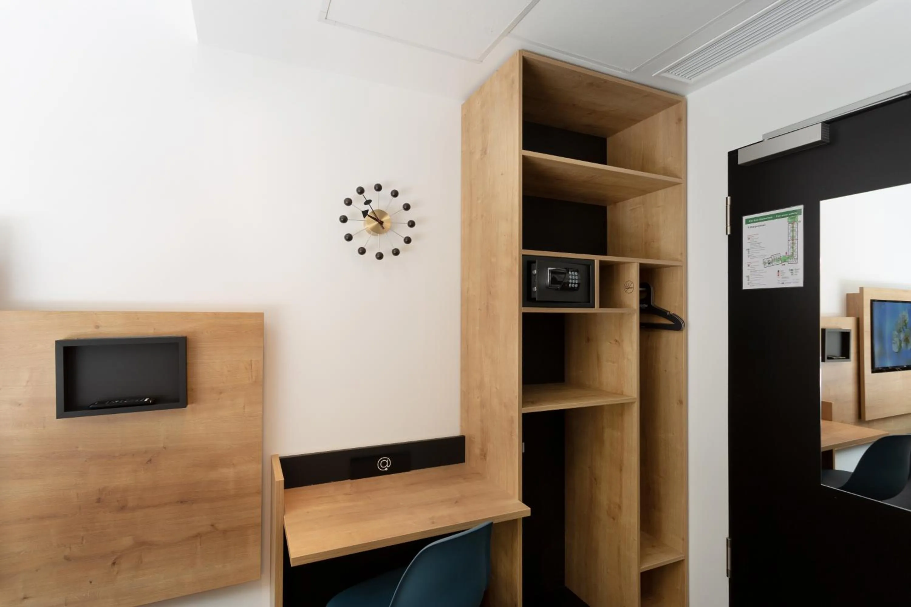 Photo of the whole room in aletto Hotel Kudamm