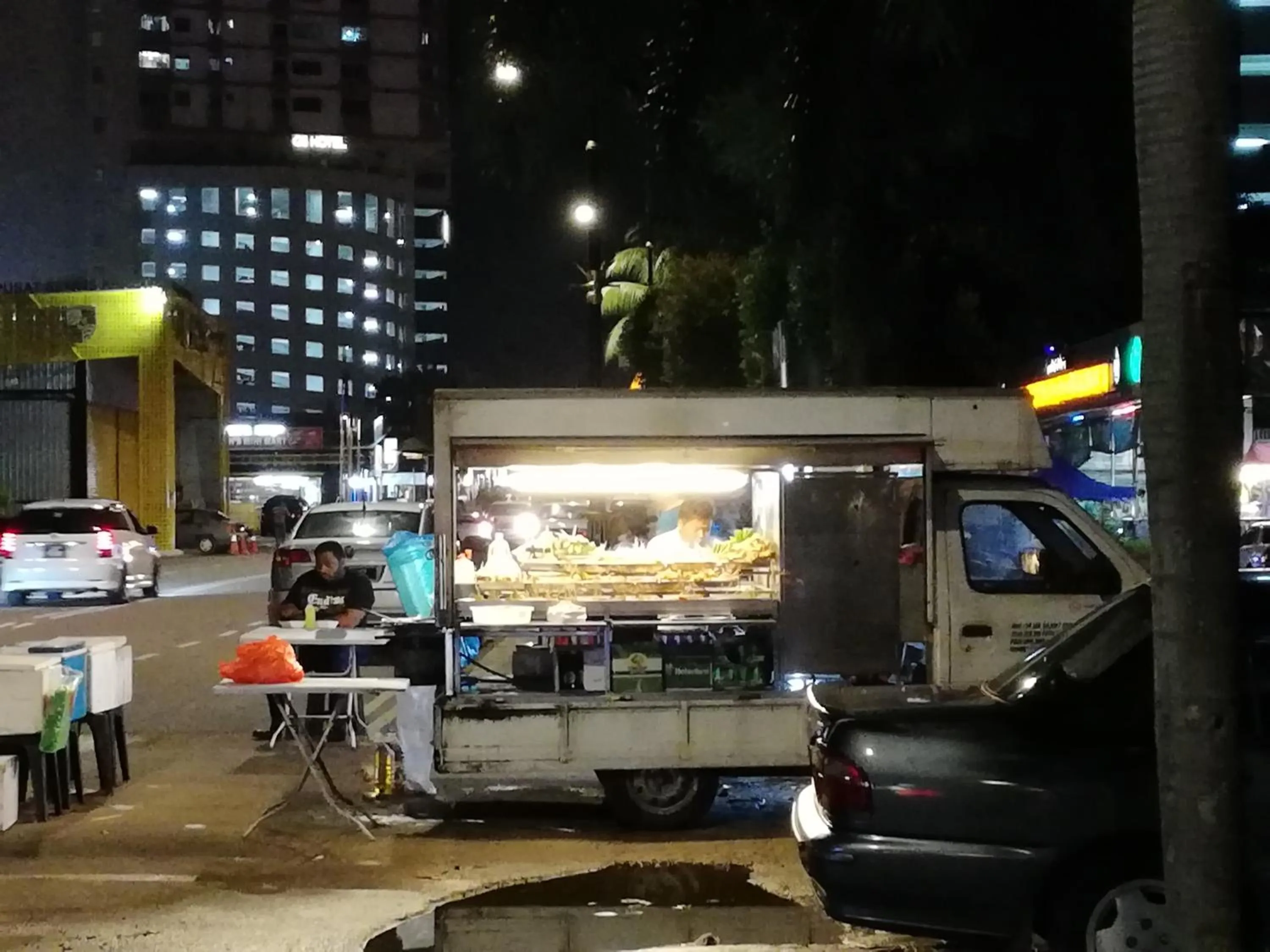 Restaurant/places to eat in Twin Galaxy Residences