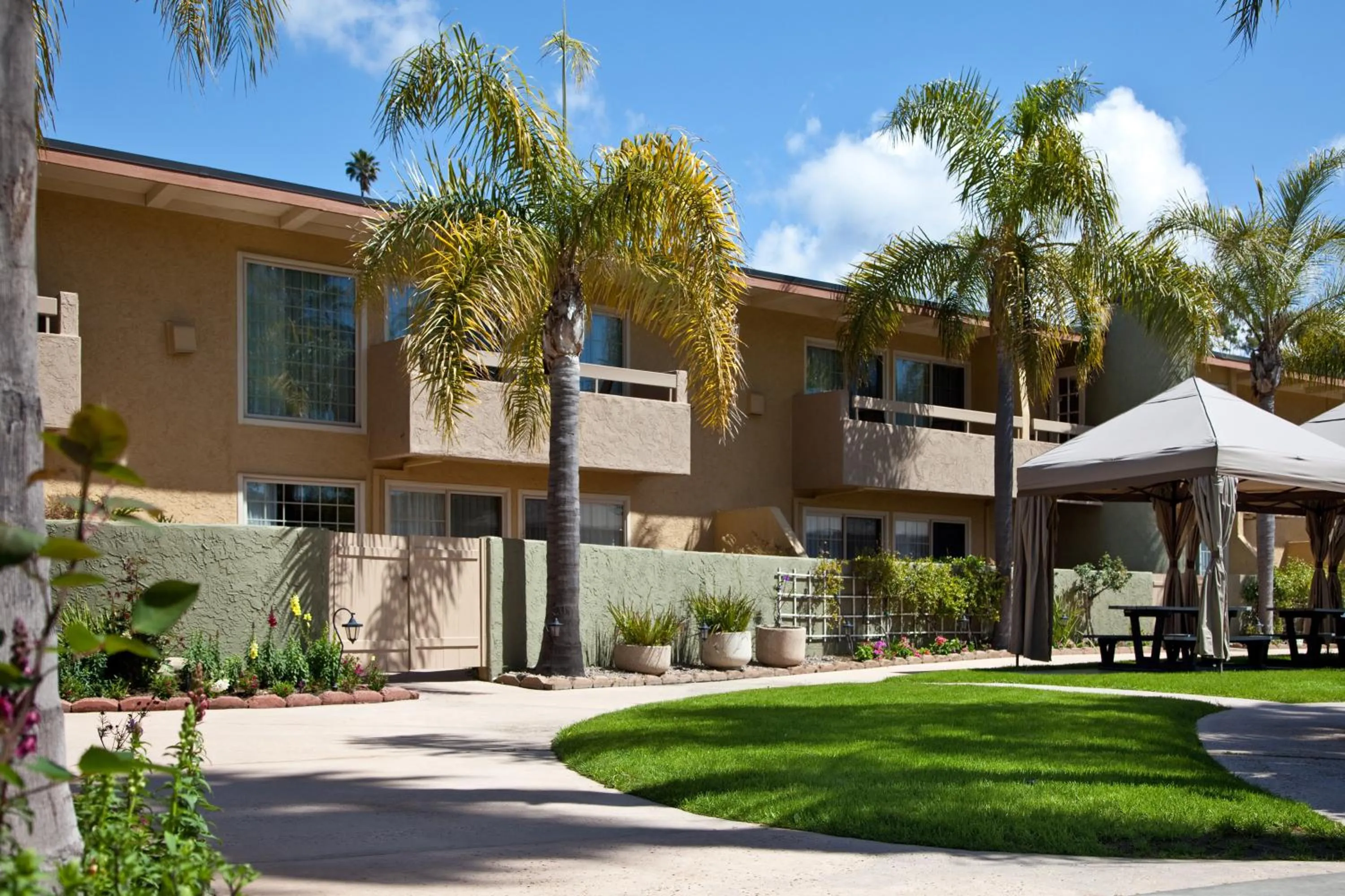 Facade/entrance in Winners Circle Resort