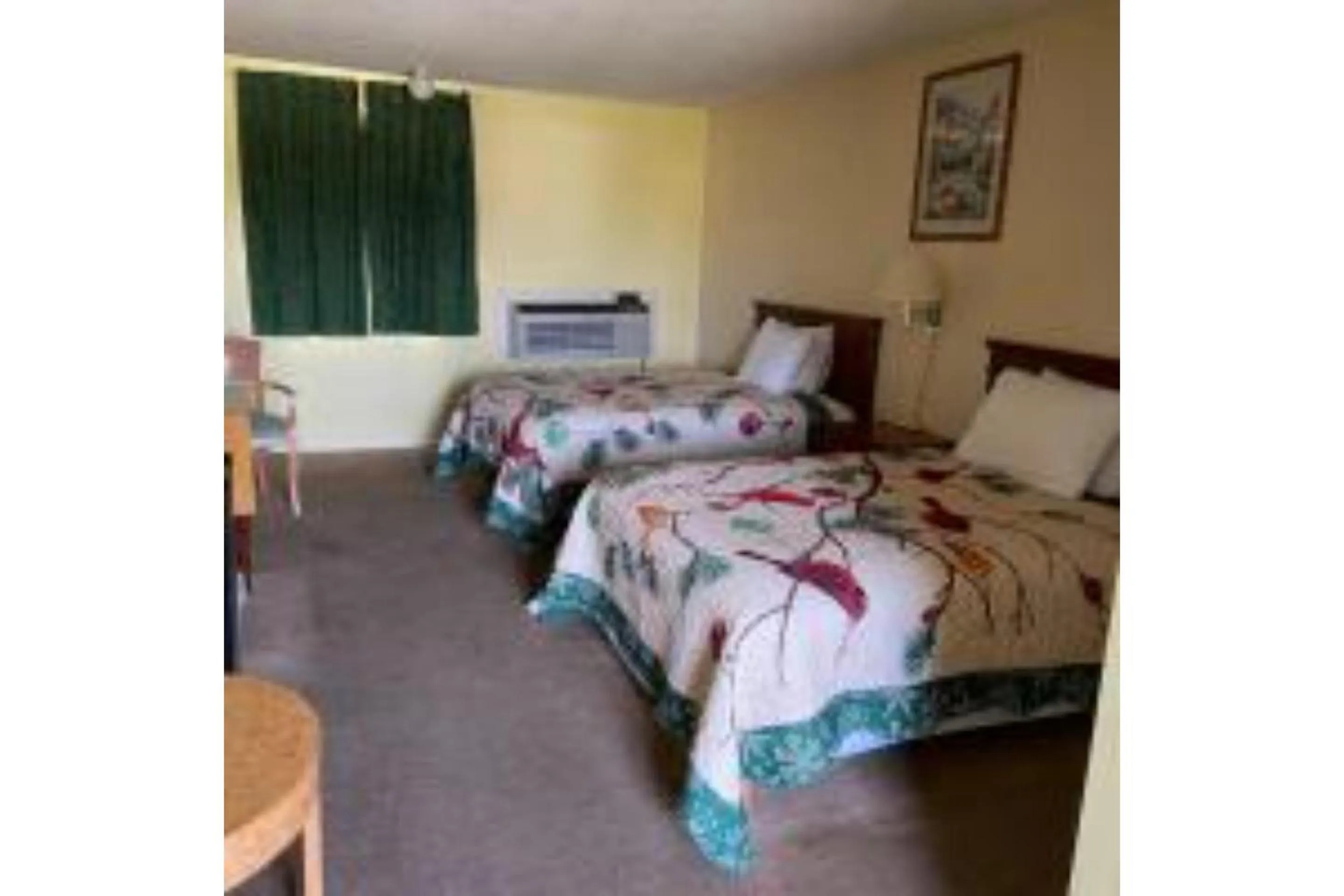 Bedroom, Bed in Lake Country Inn