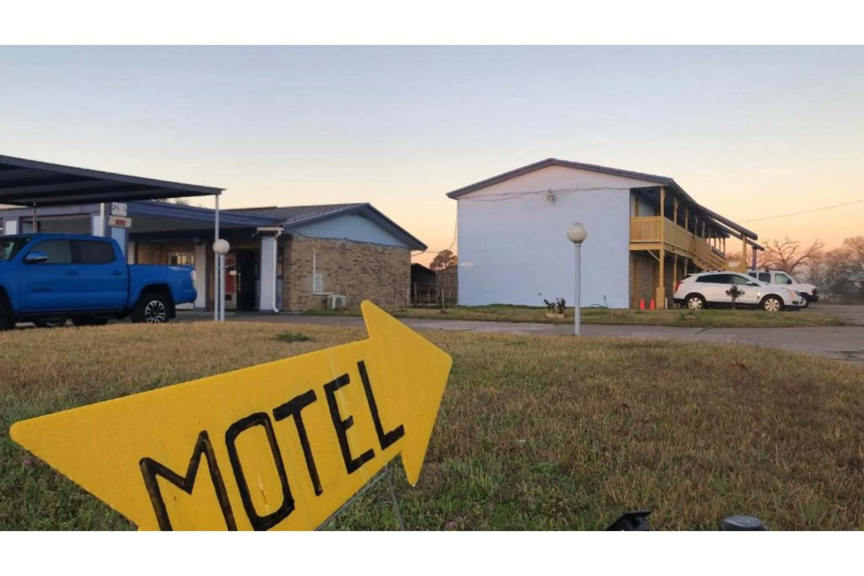 Property building in Lake Country Inn