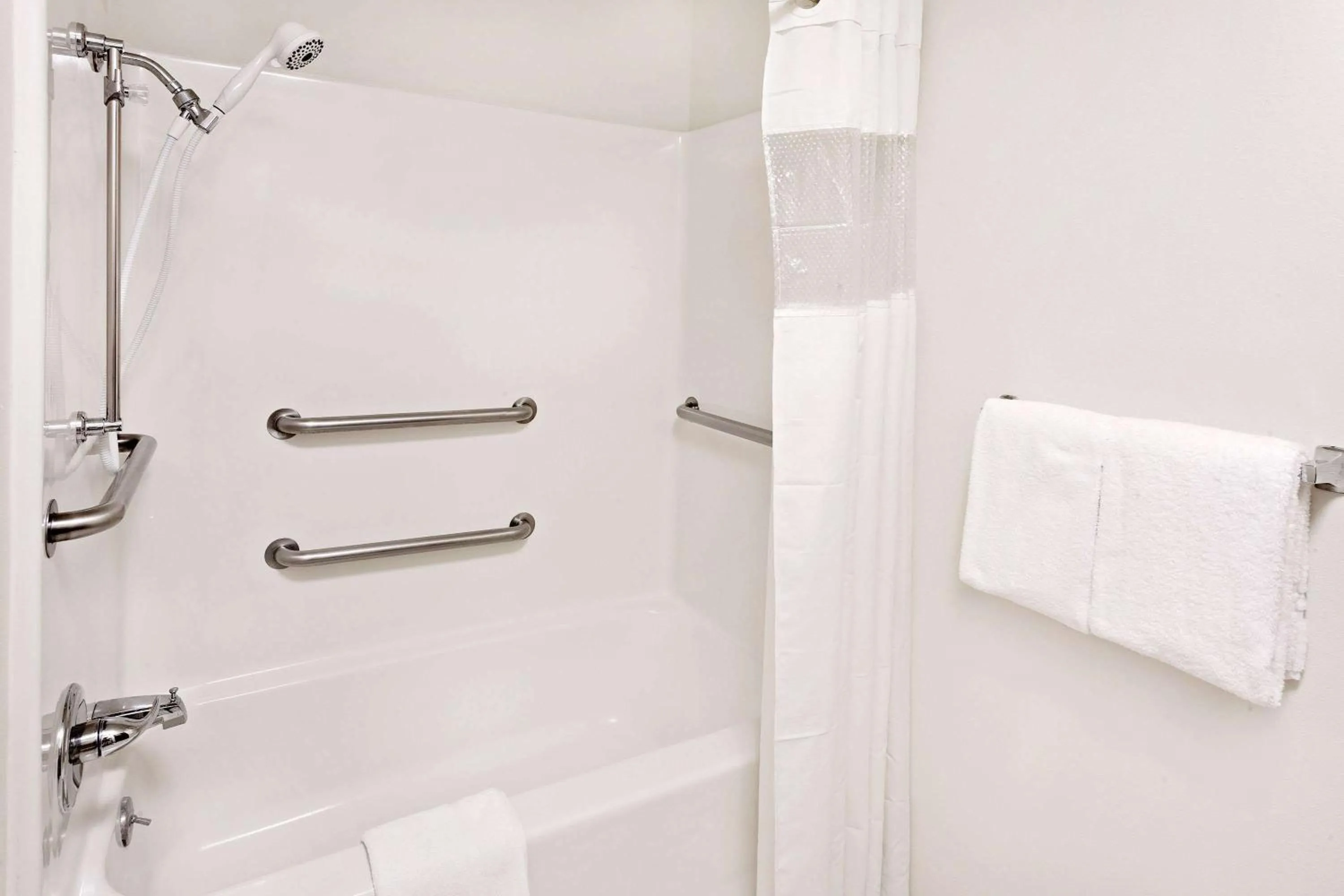 Bathroom in Baymont by Wyndham St. Joseph/Stevensville