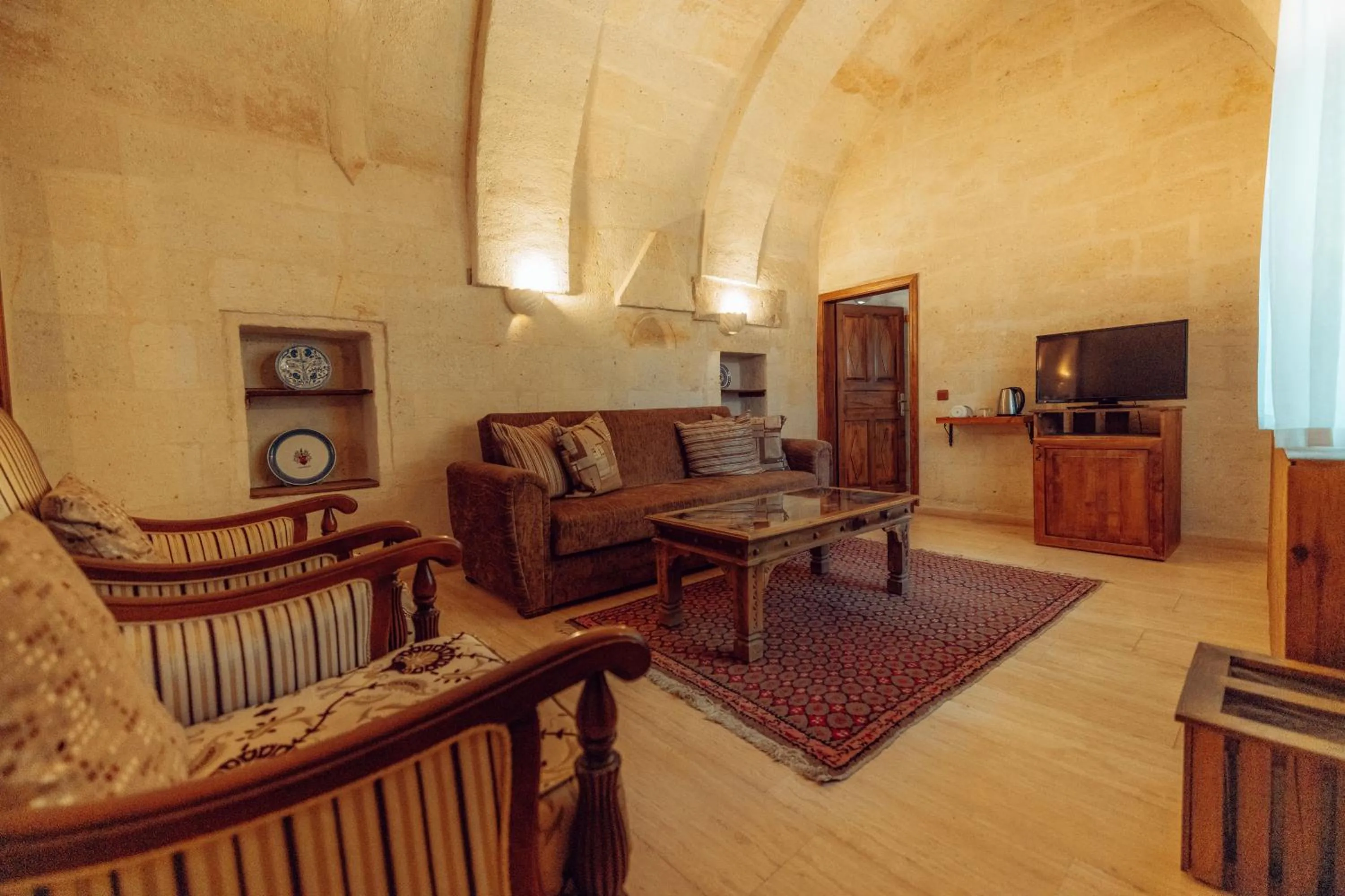 Communal lounge/ TV room in Melis Cave Hotel