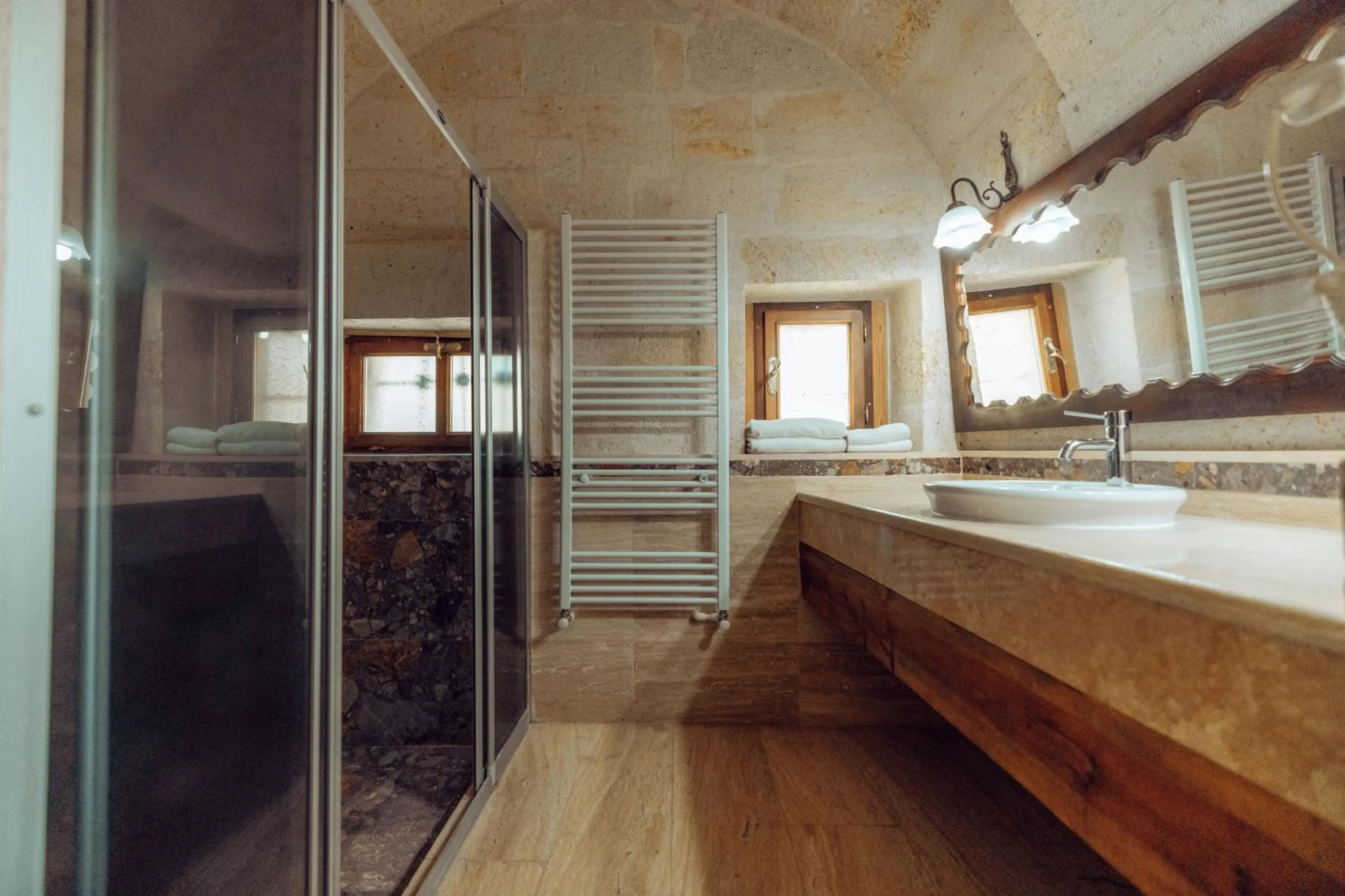 Shower in Melis Cave Hotel