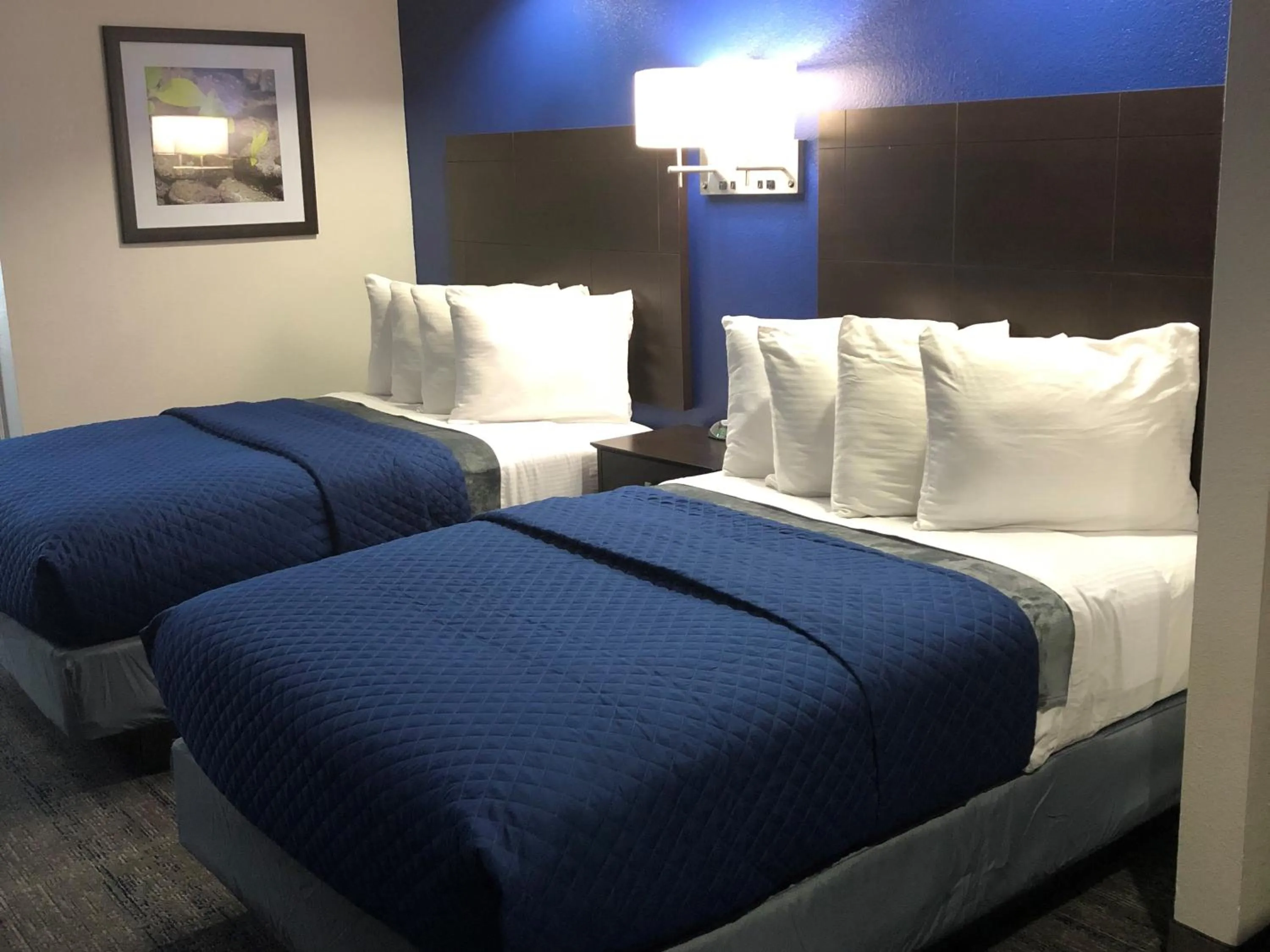 Photo of the whole room, Bed in Executive Inn and Suites Joaquin