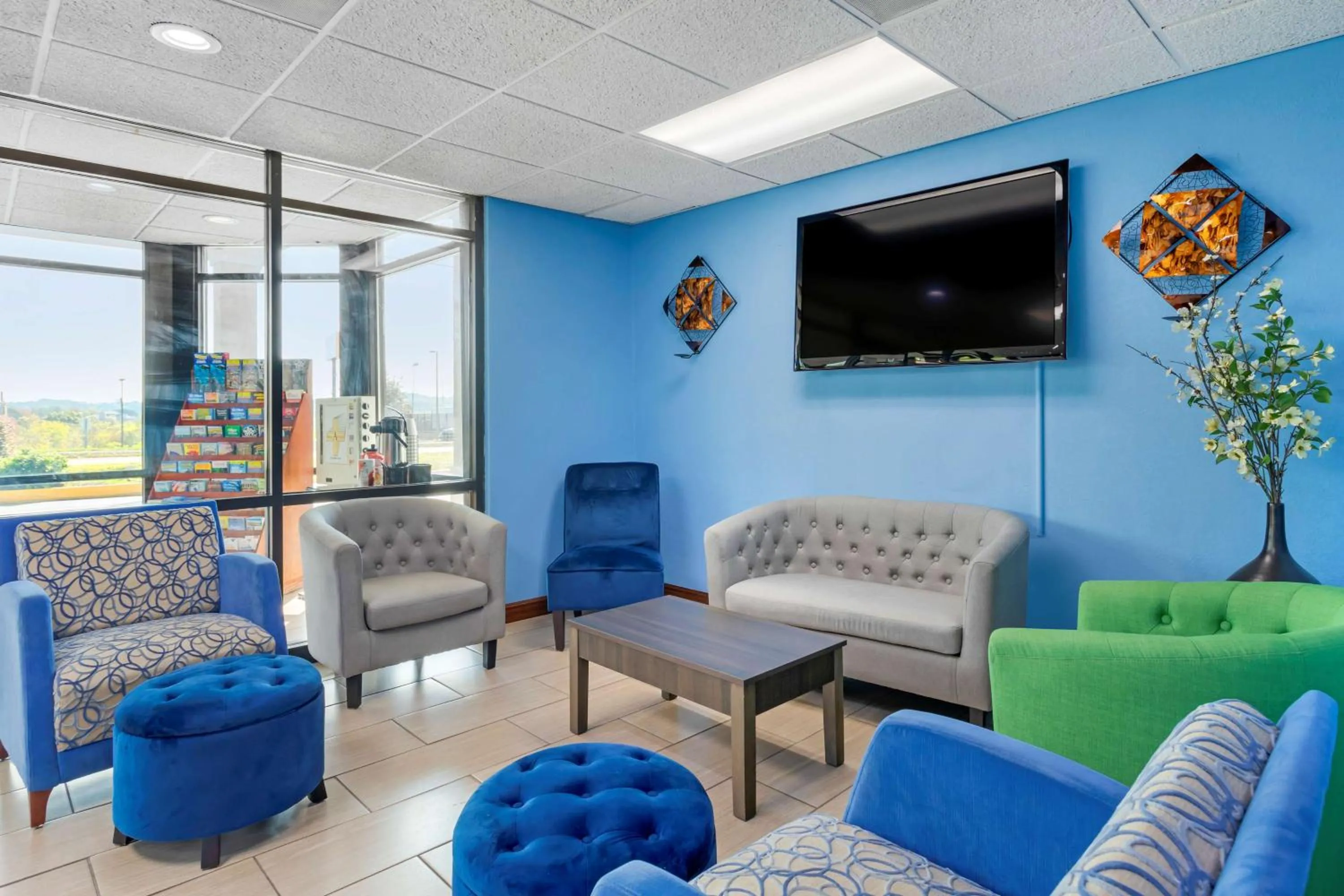 Lobby or reception in SureStay Hotel by Best Western Lenoir City