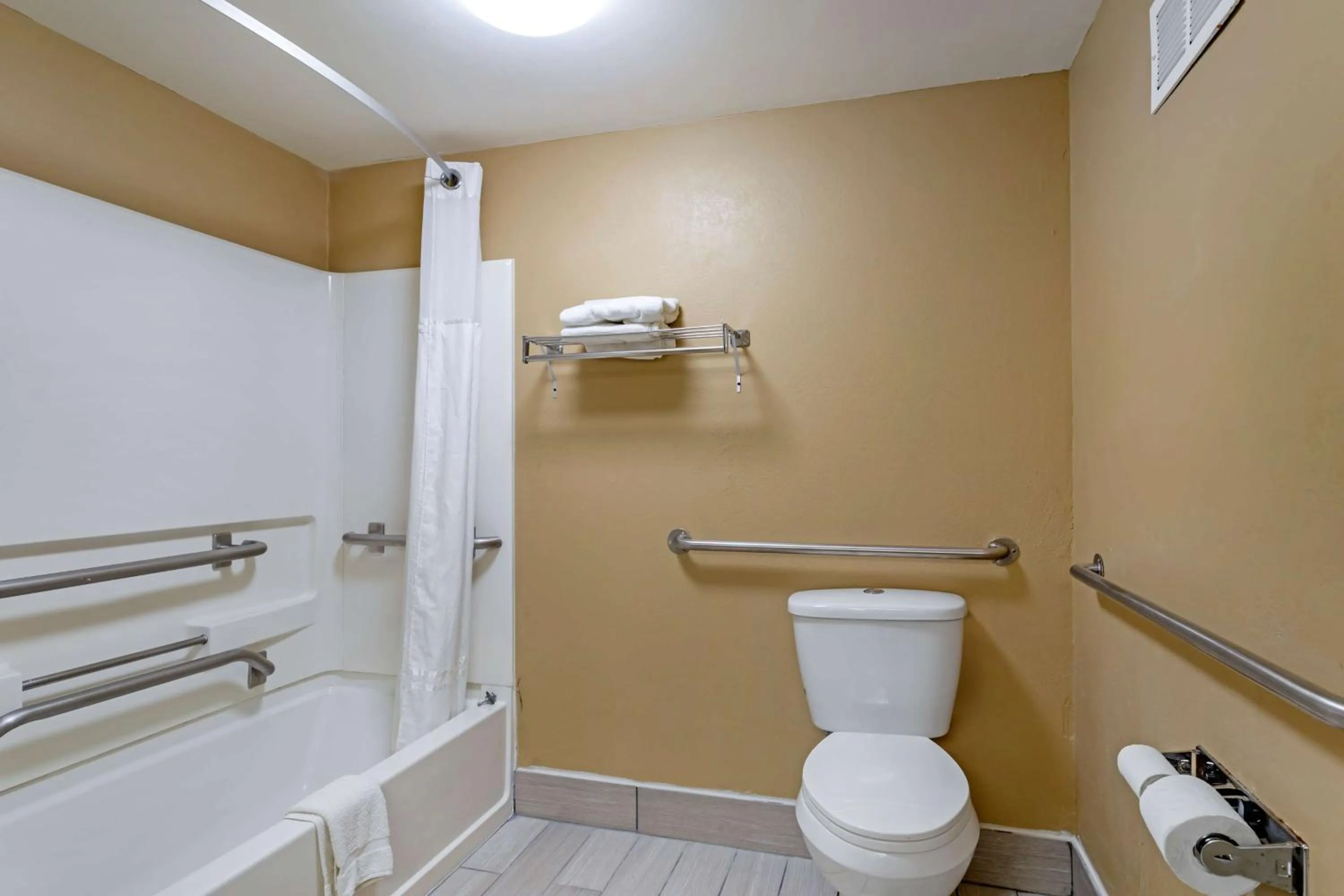 Photo of the whole room in SureStay Hotel by Best Western Lenoir City