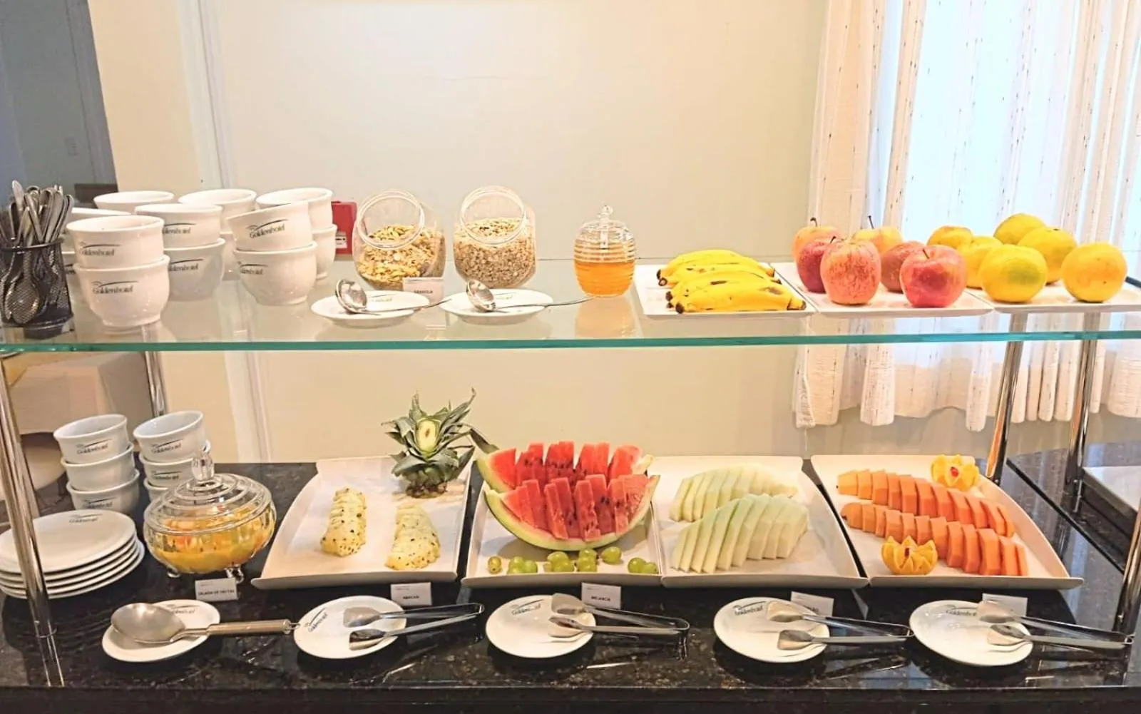 Breakfast in Golden Hotel - O MAIS CENTRAL - Pet Friendly