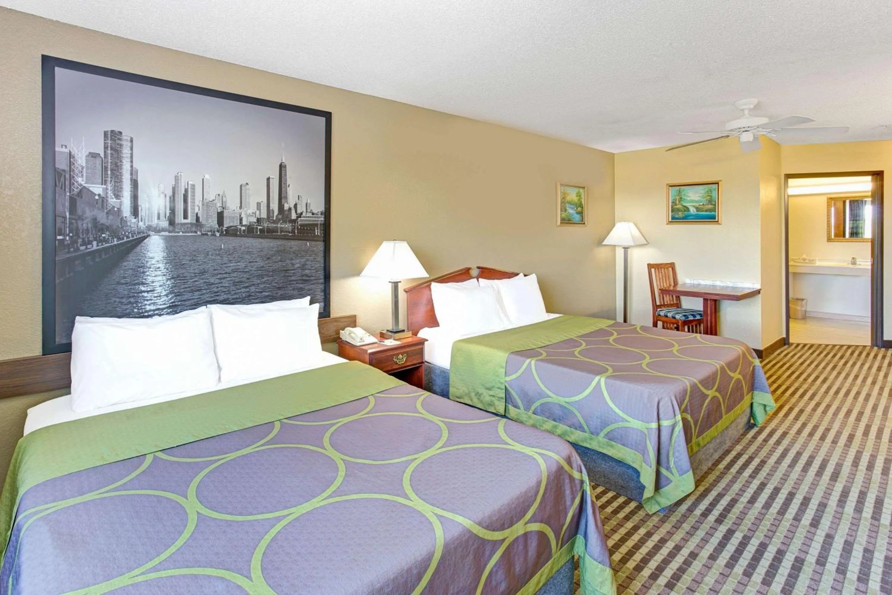 Photo of the whole room, Bed in Super 8 by Wyndham Gurnee