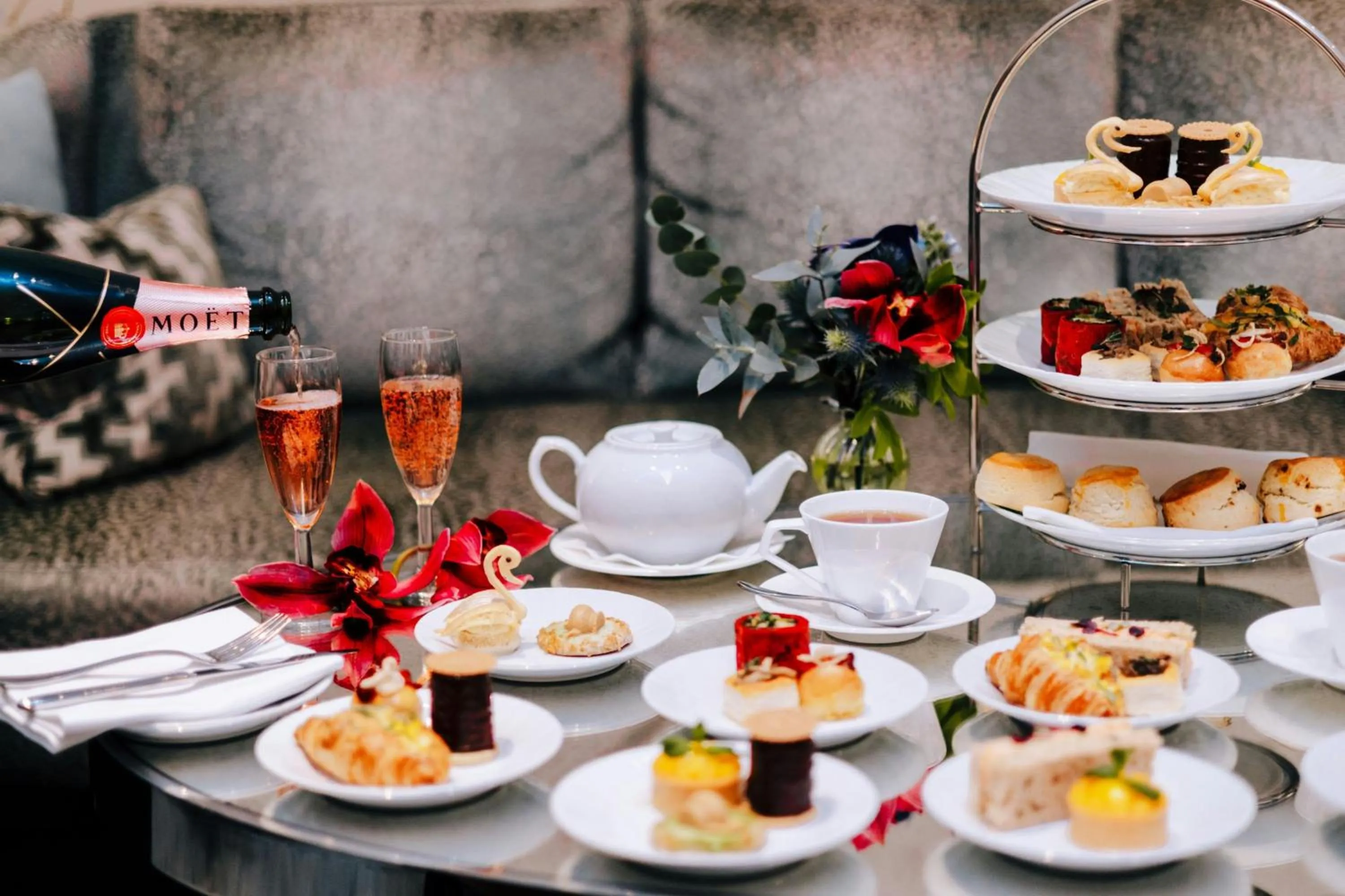 Restaurant/places to eat in The Park Tower Knightsbridge, a Luxury Collection Hotel, London