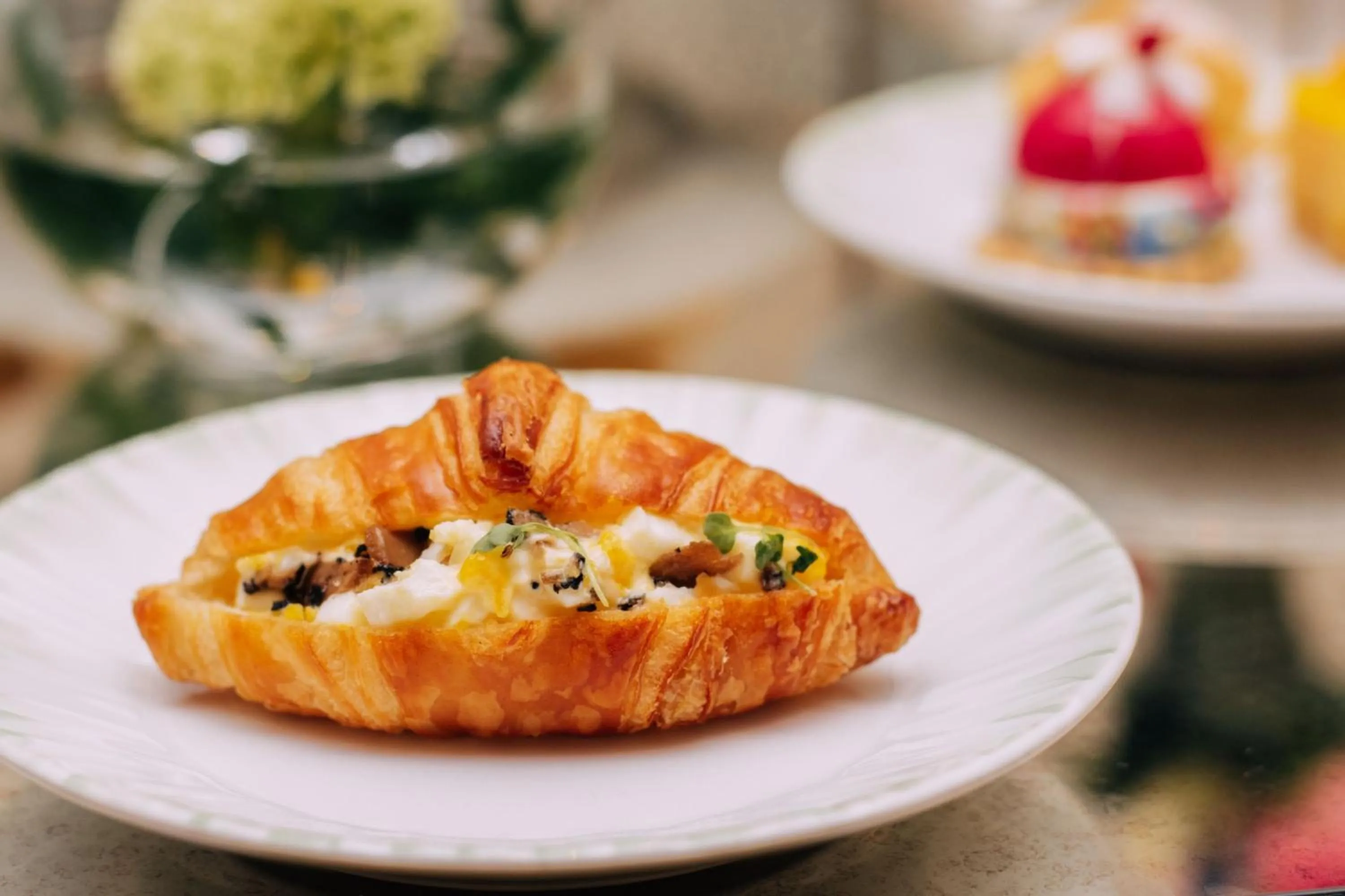 Restaurant/places to eat in The Park Tower Knightsbridge, a Luxury Collection Hotel, London