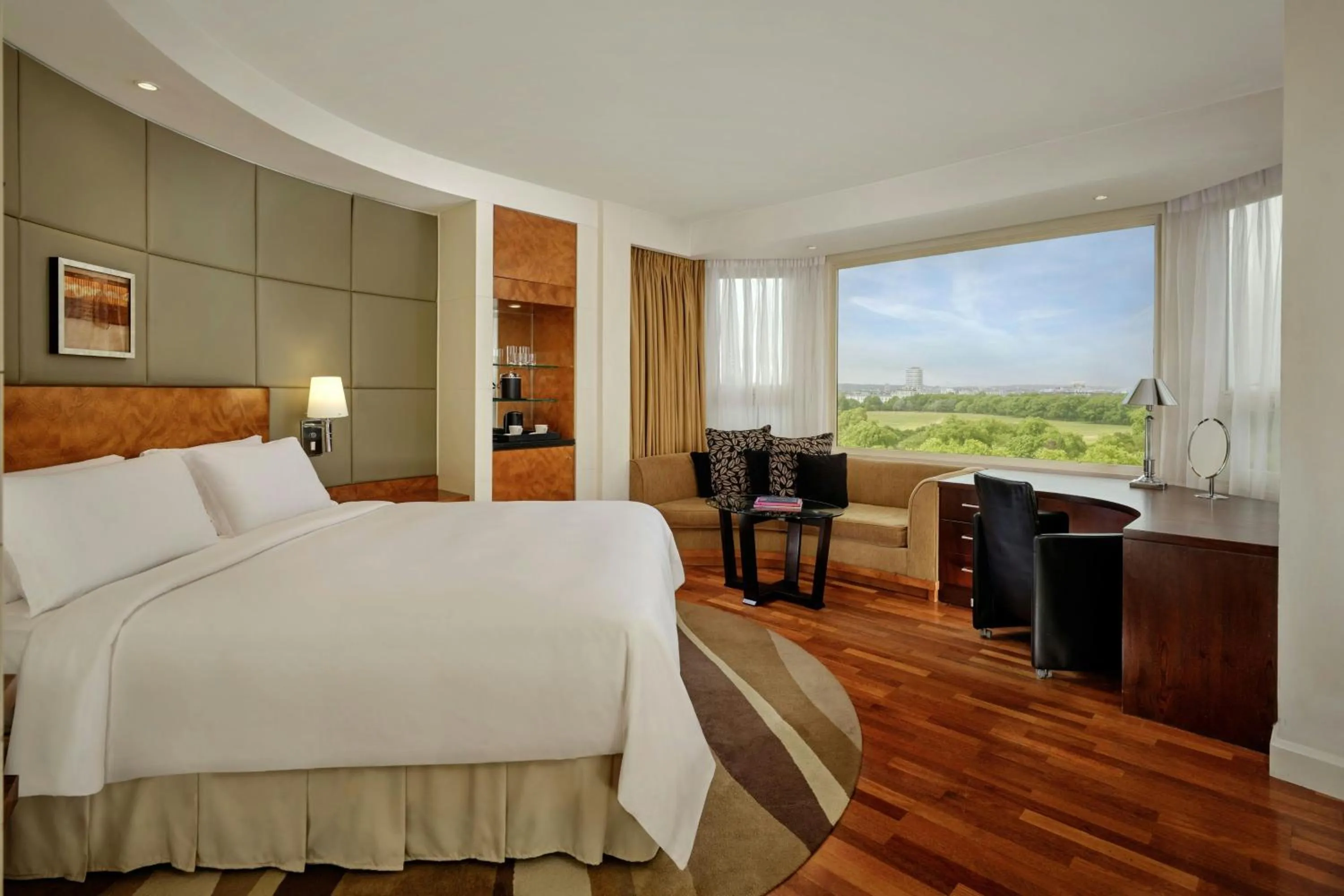 Photo of the whole room, Bed in The Park Tower Knightsbridge, a Luxury Collection Hotel, London