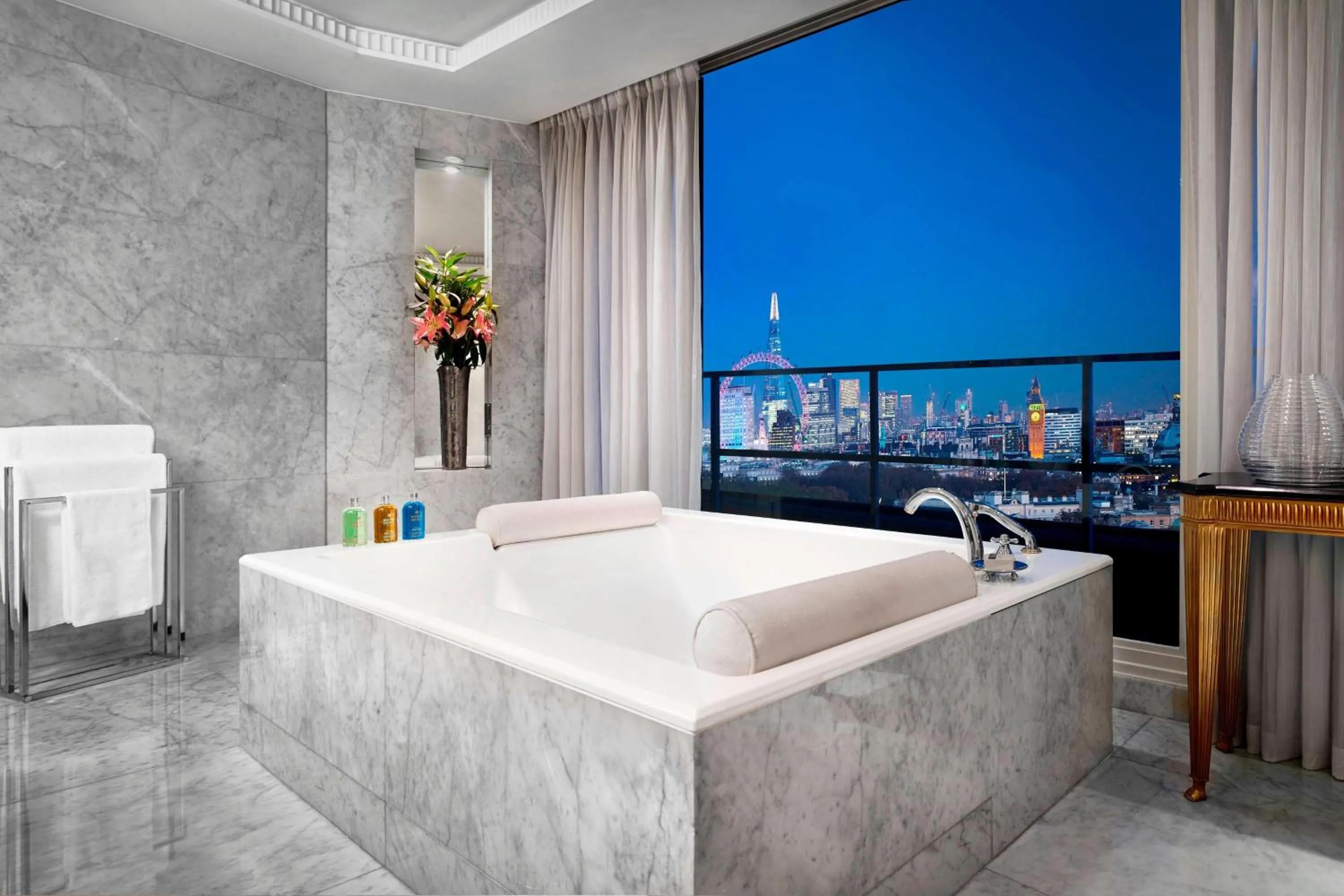 Bathroom in The Park Tower Knightsbridge, a Luxury Collection Hotel, London