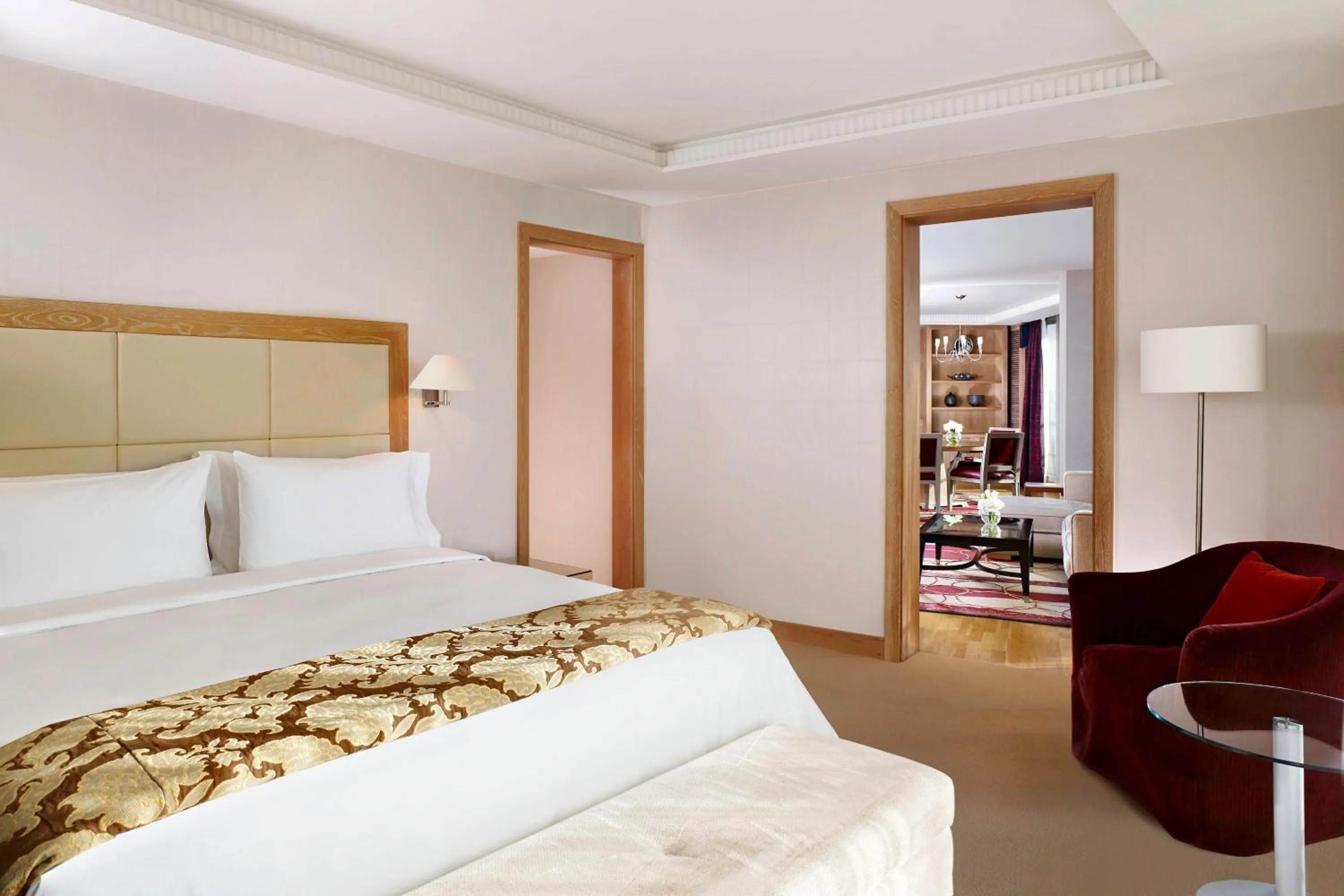 Bedroom, Bed in The Park Tower Knightsbridge, a Luxury Collection Hotel, London