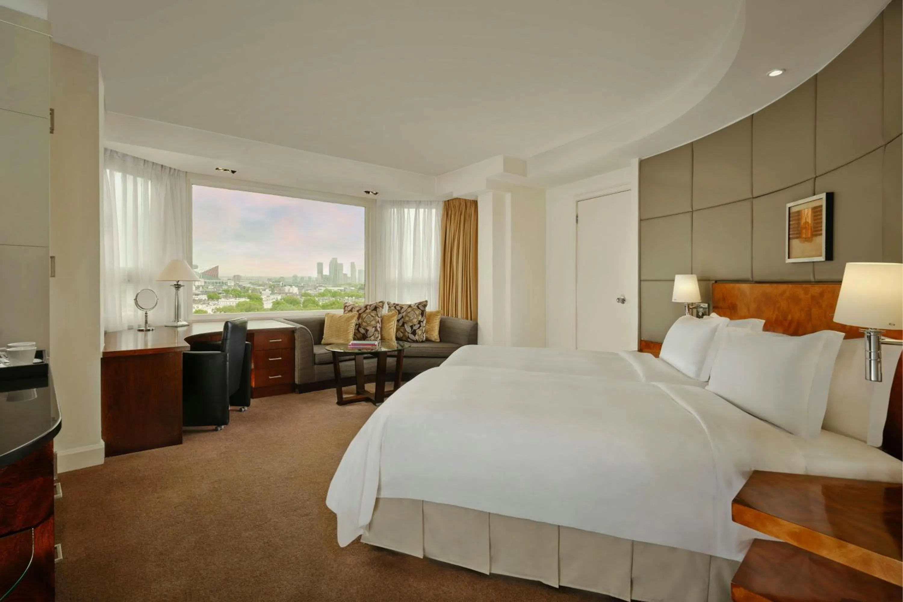 Photo of the whole room, Bed in The Park Tower Knightsbridge, a Luxury Collection Hotel, London