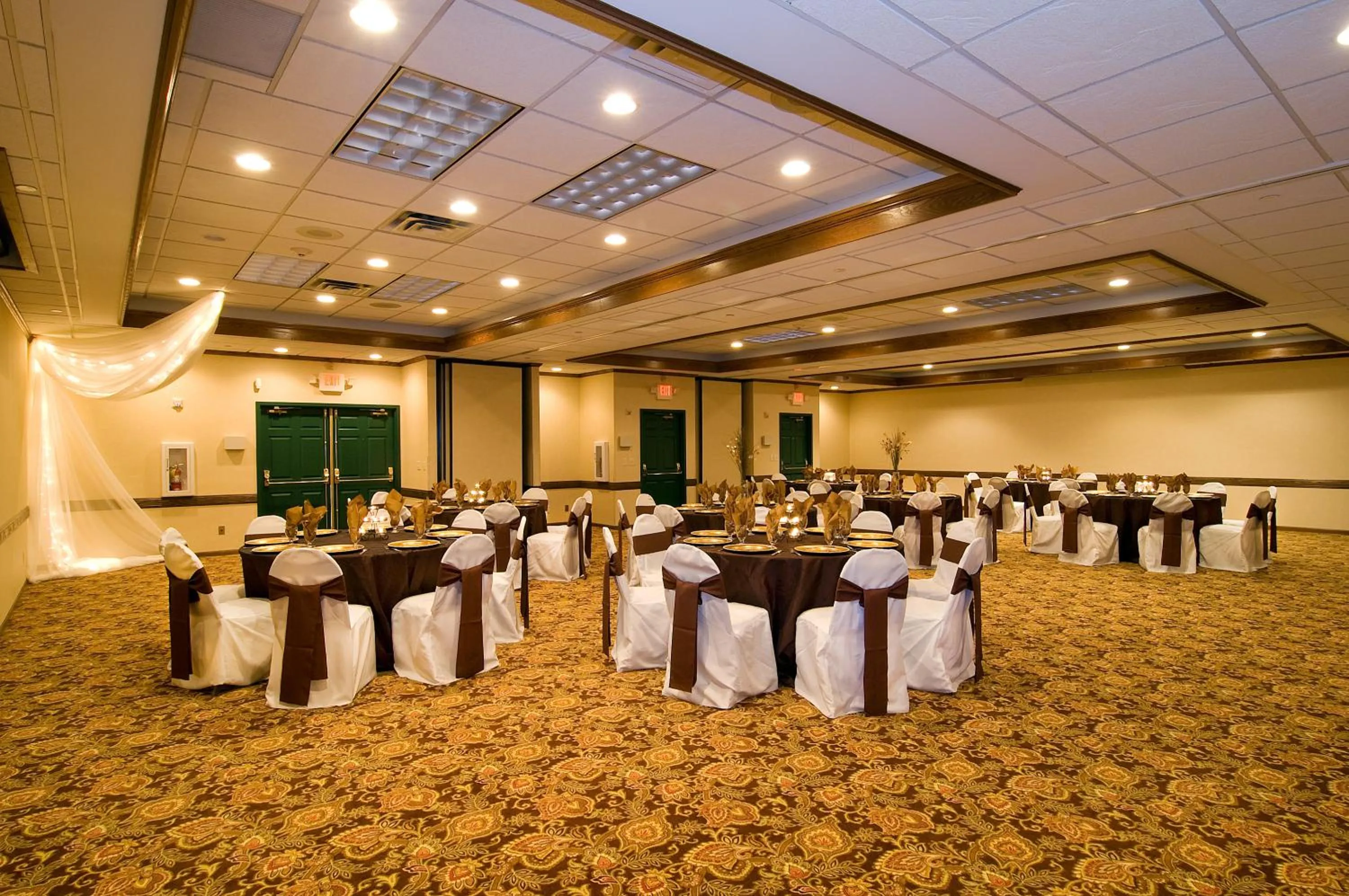 Business facilities in Country Inn & Suites by Radisson, Chanhassen, MN