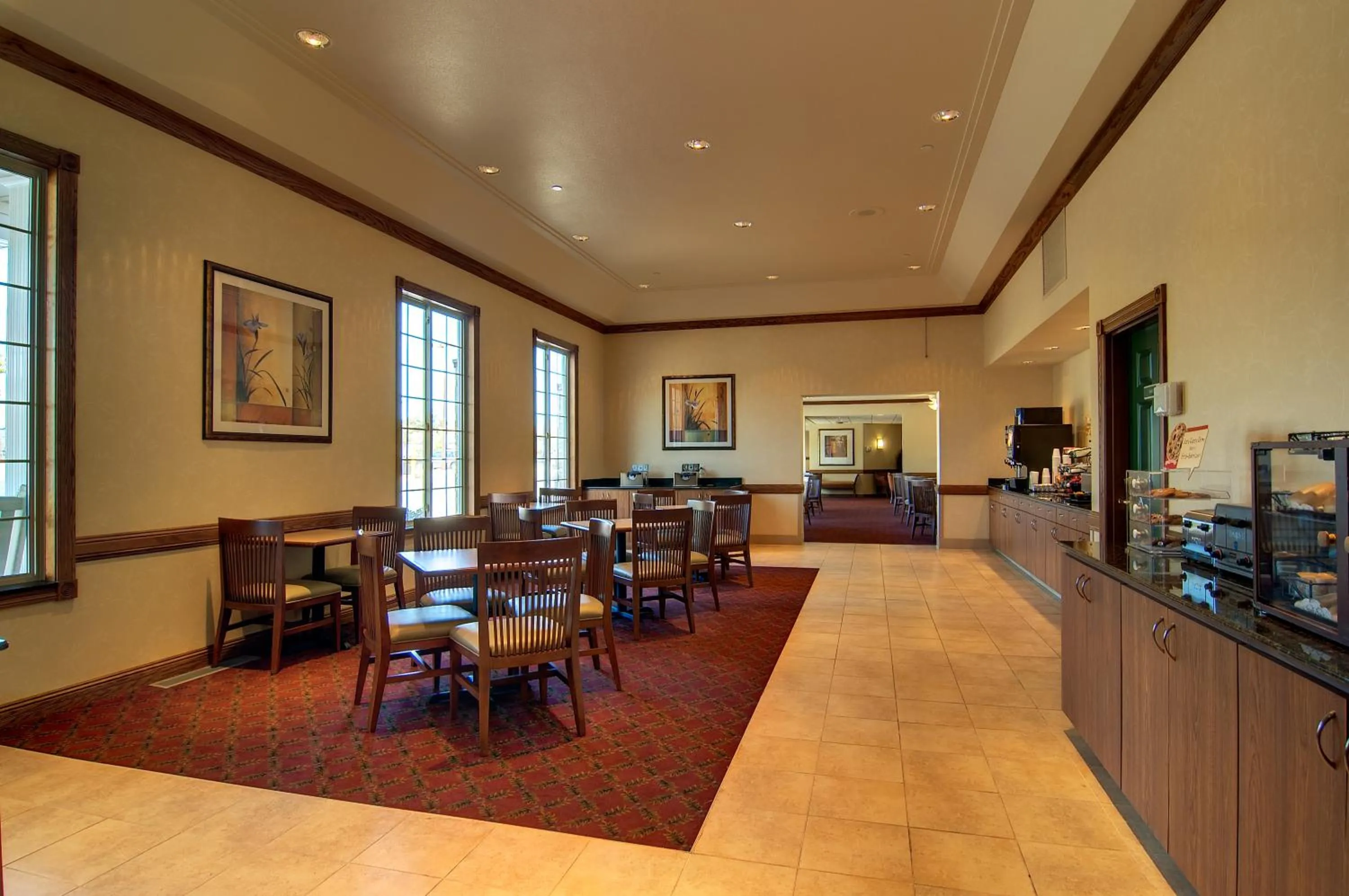 Food in Country Inn & Suites by Radisson, Chanhassen, MN
