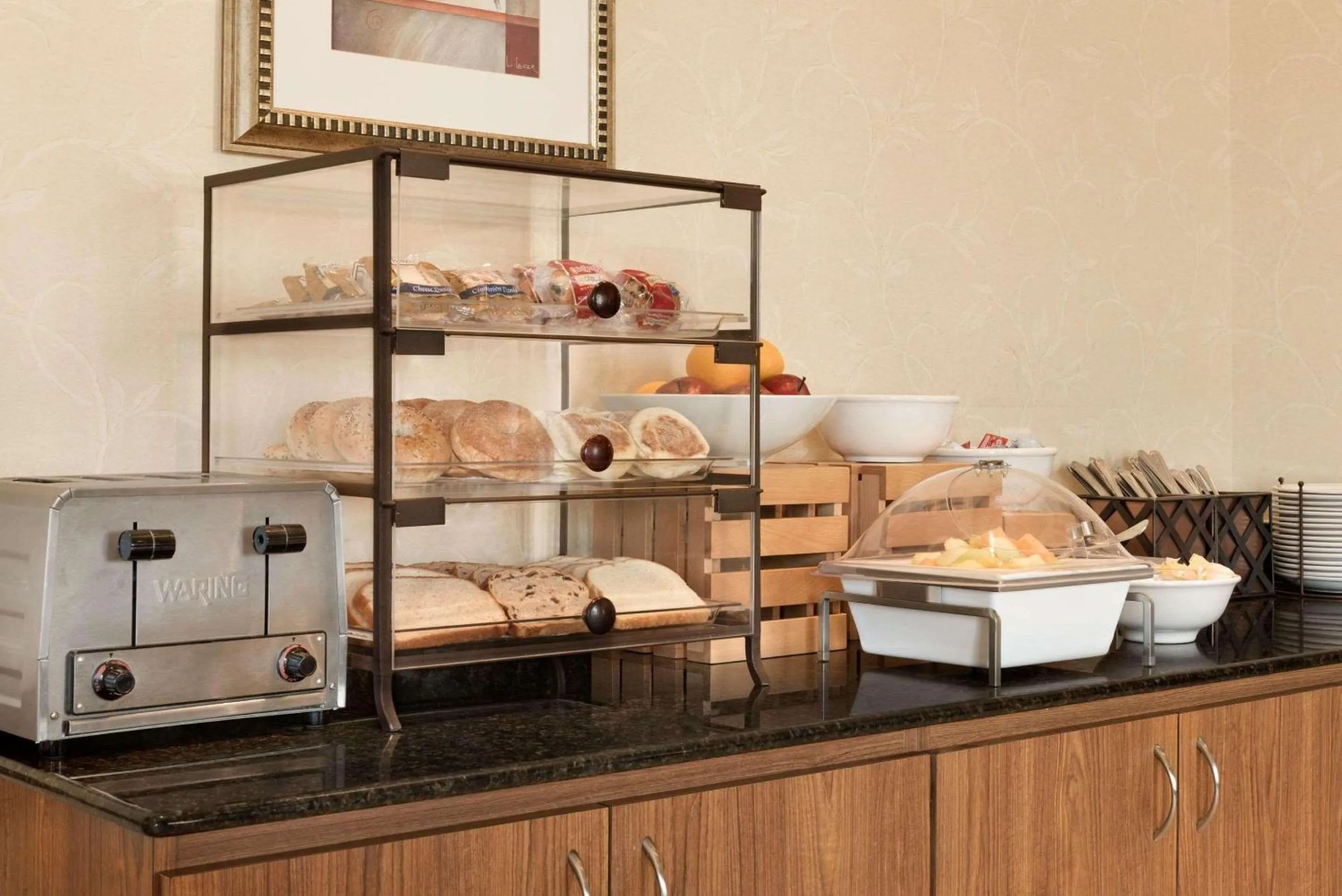 Breakfast in Country Inn & Suites by Radisson, Chanhassen, MN