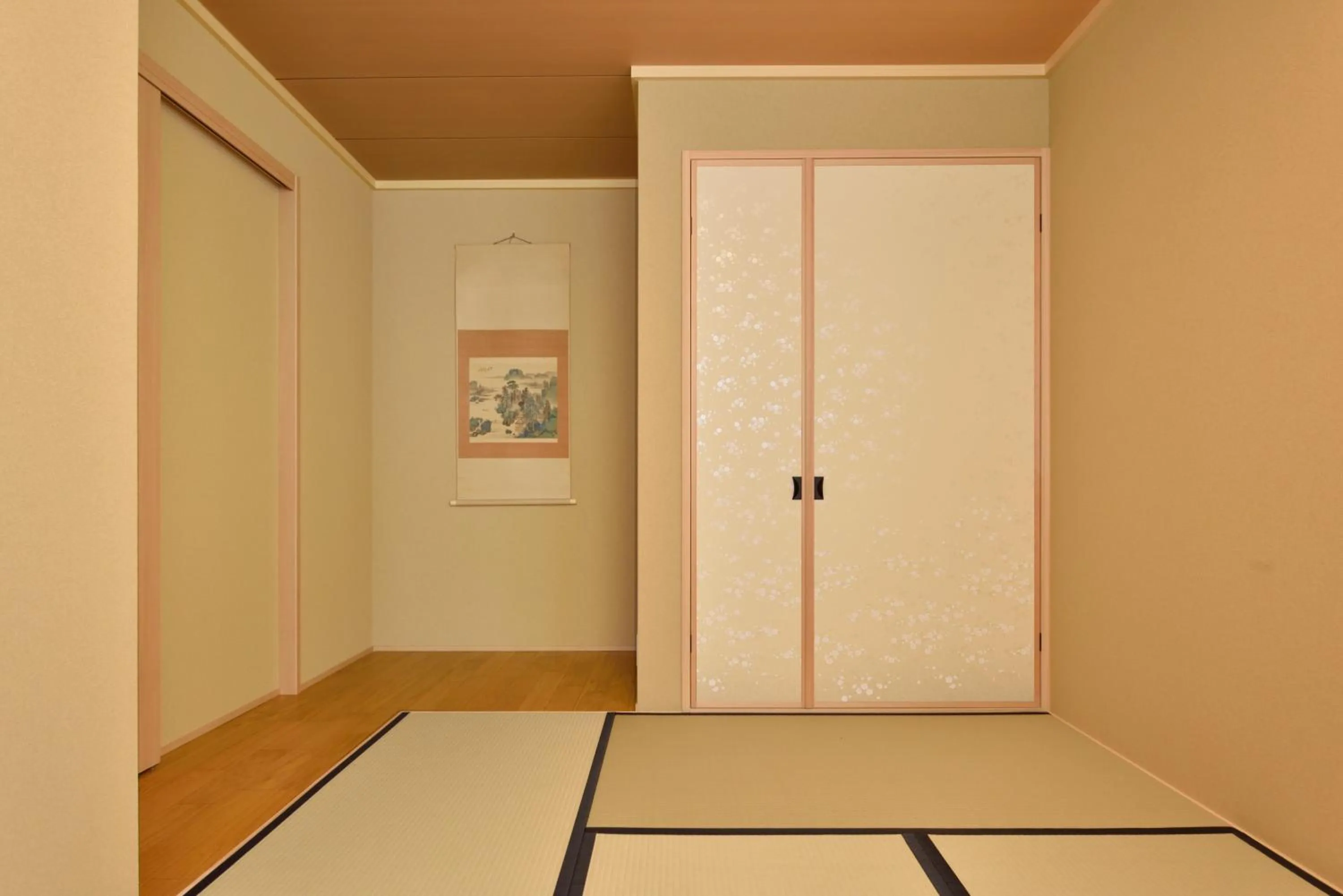 Photo of the whole room in ShukuShuku